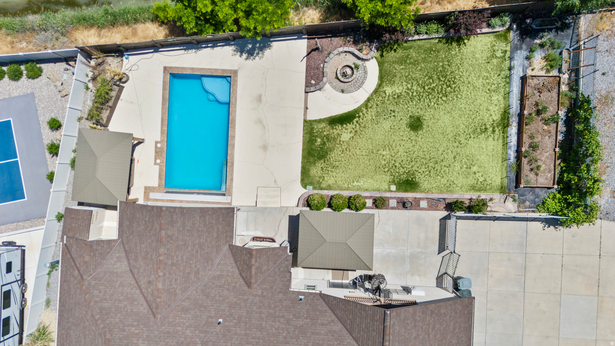 main property photo 44