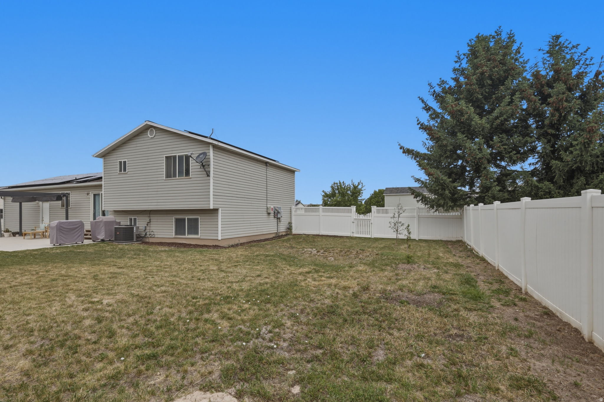 main property photo 34