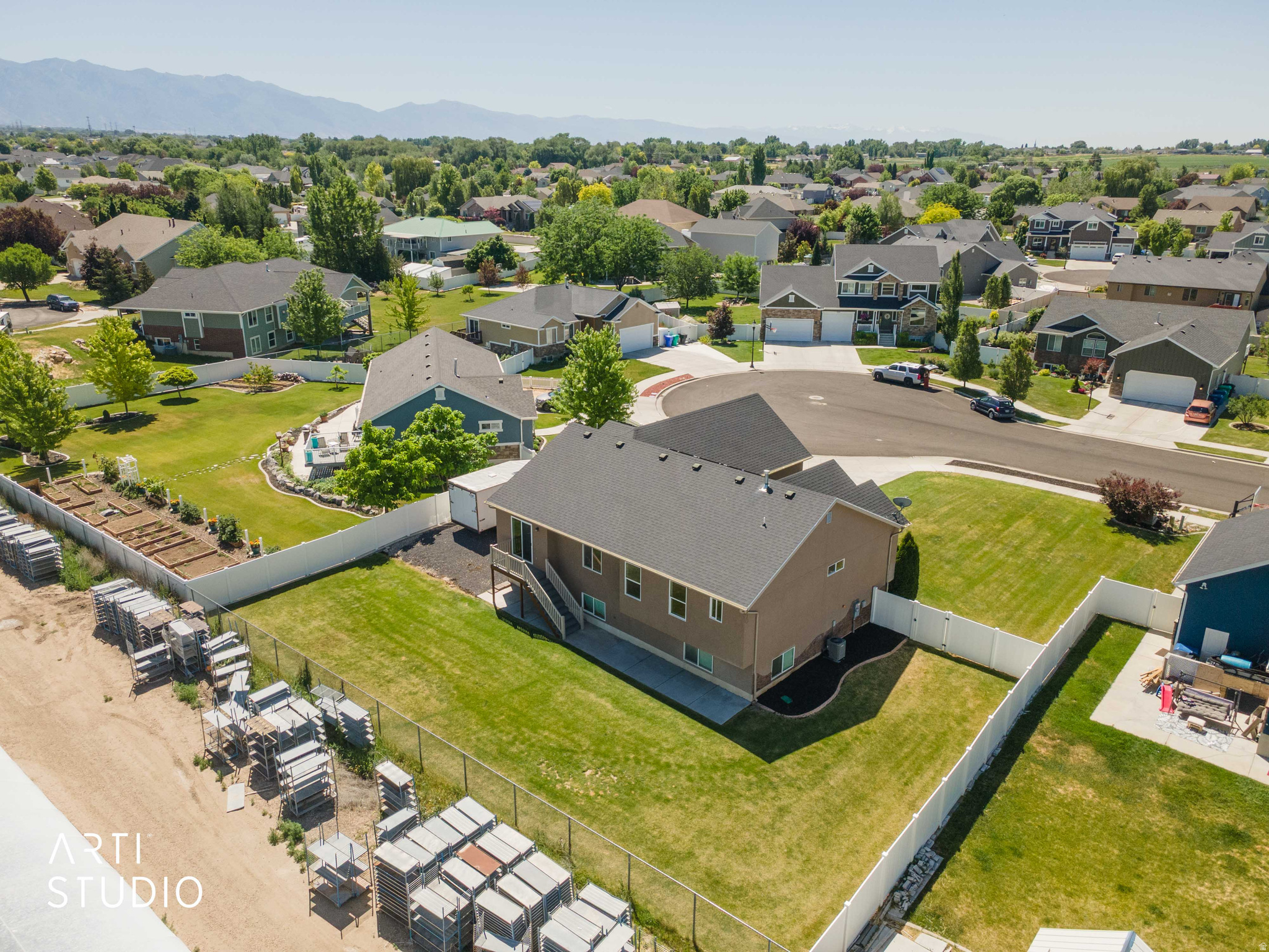 main property photo 45
