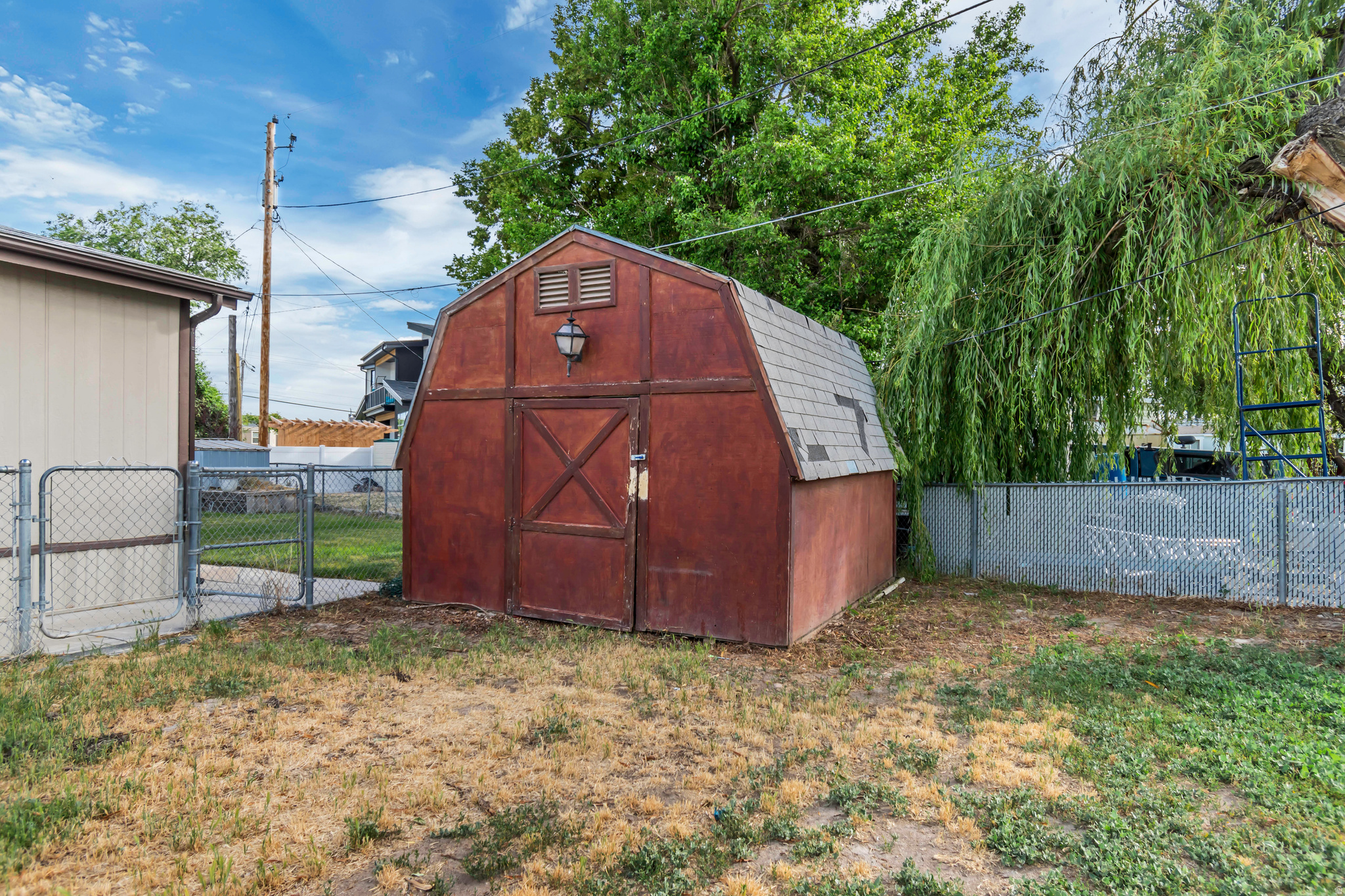 main property photo 28