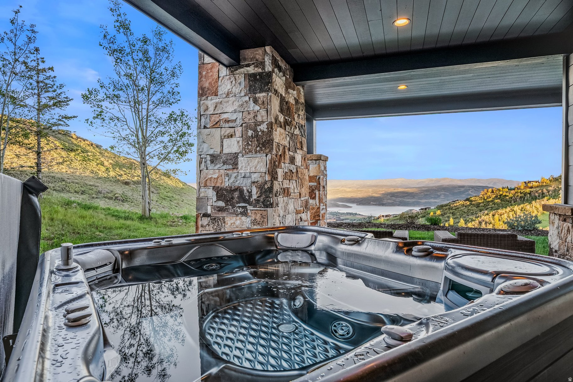main property photo 50
