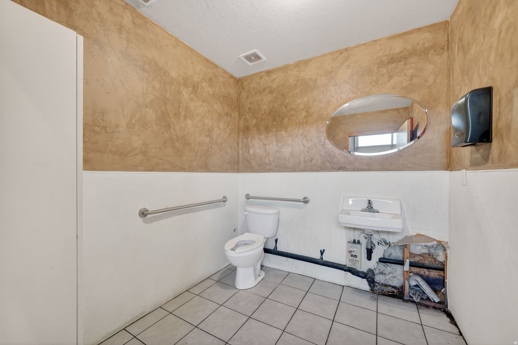 main property photo 17