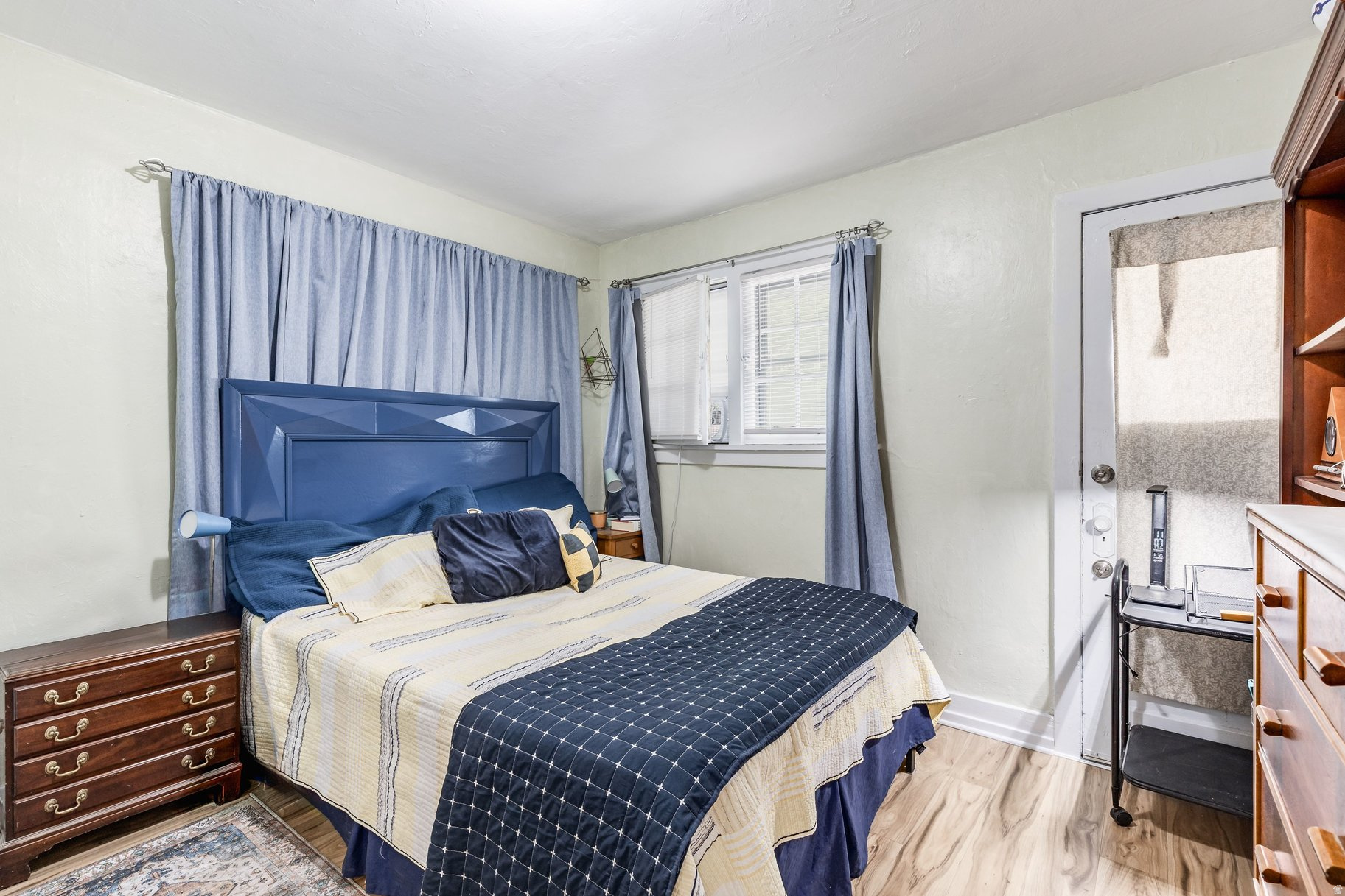 main property photo 11