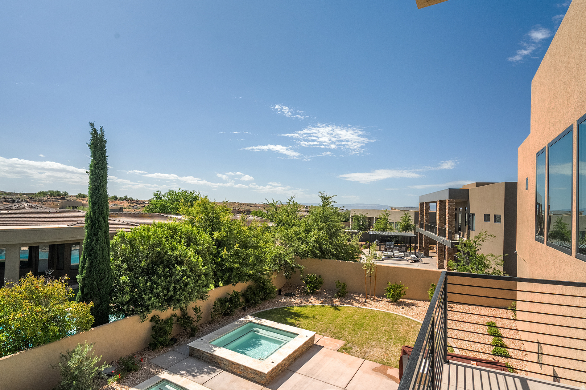 main property photo 30
