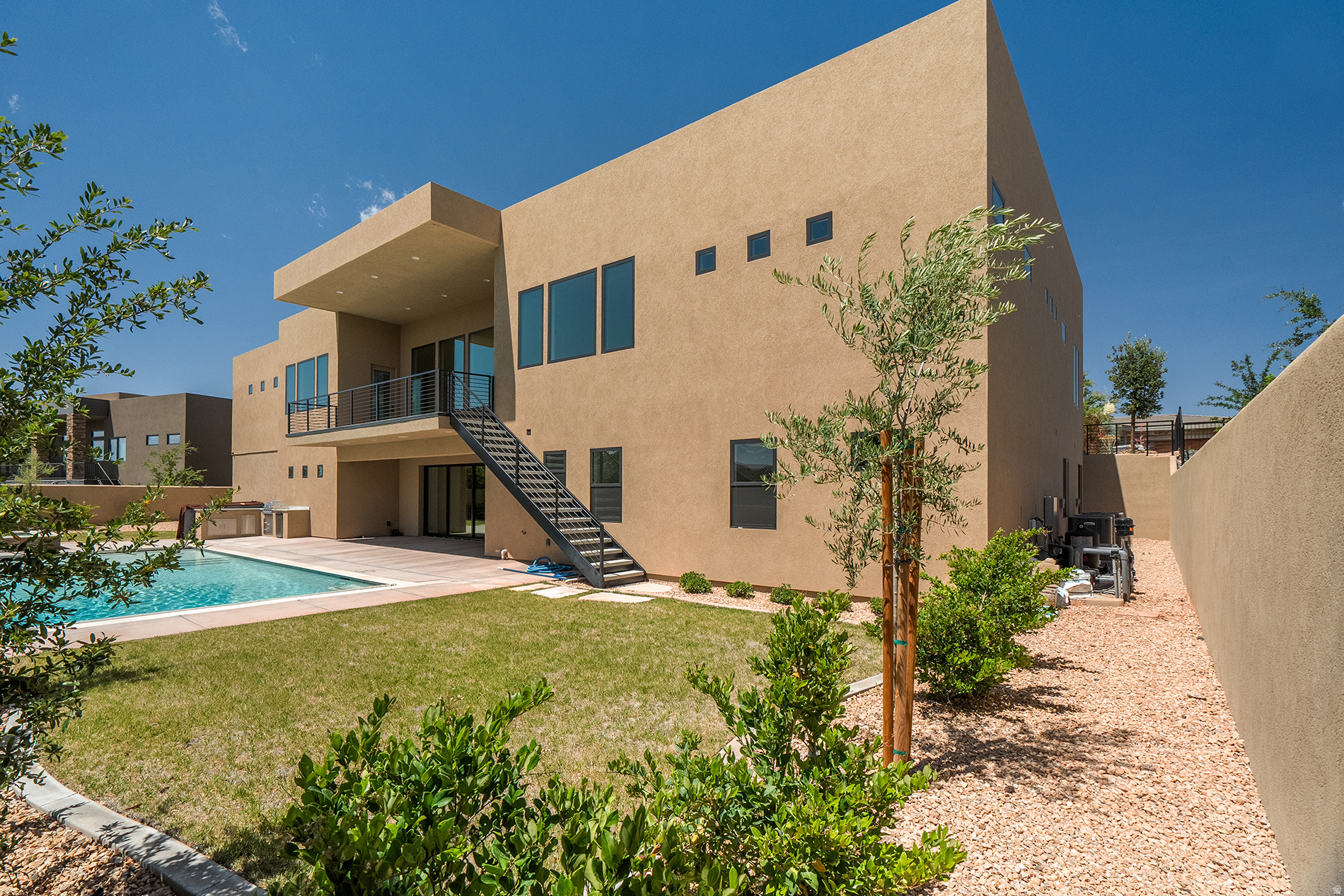 main property photo 90