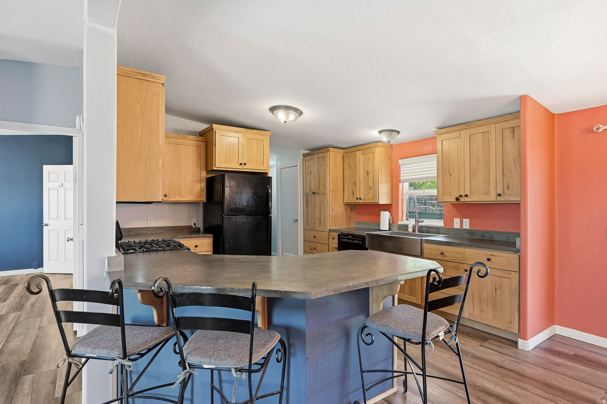 main property photo 8