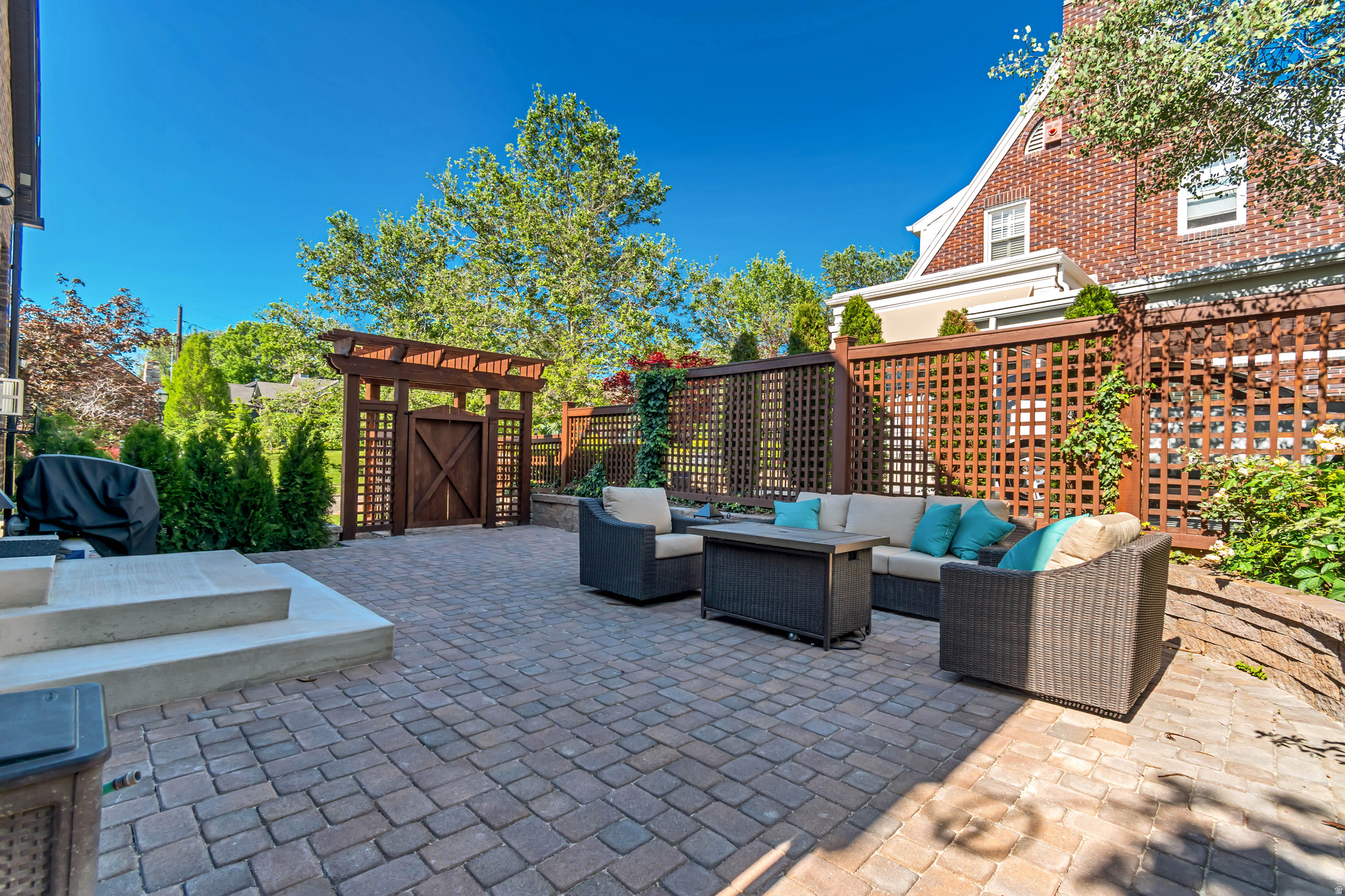 main property photo 6