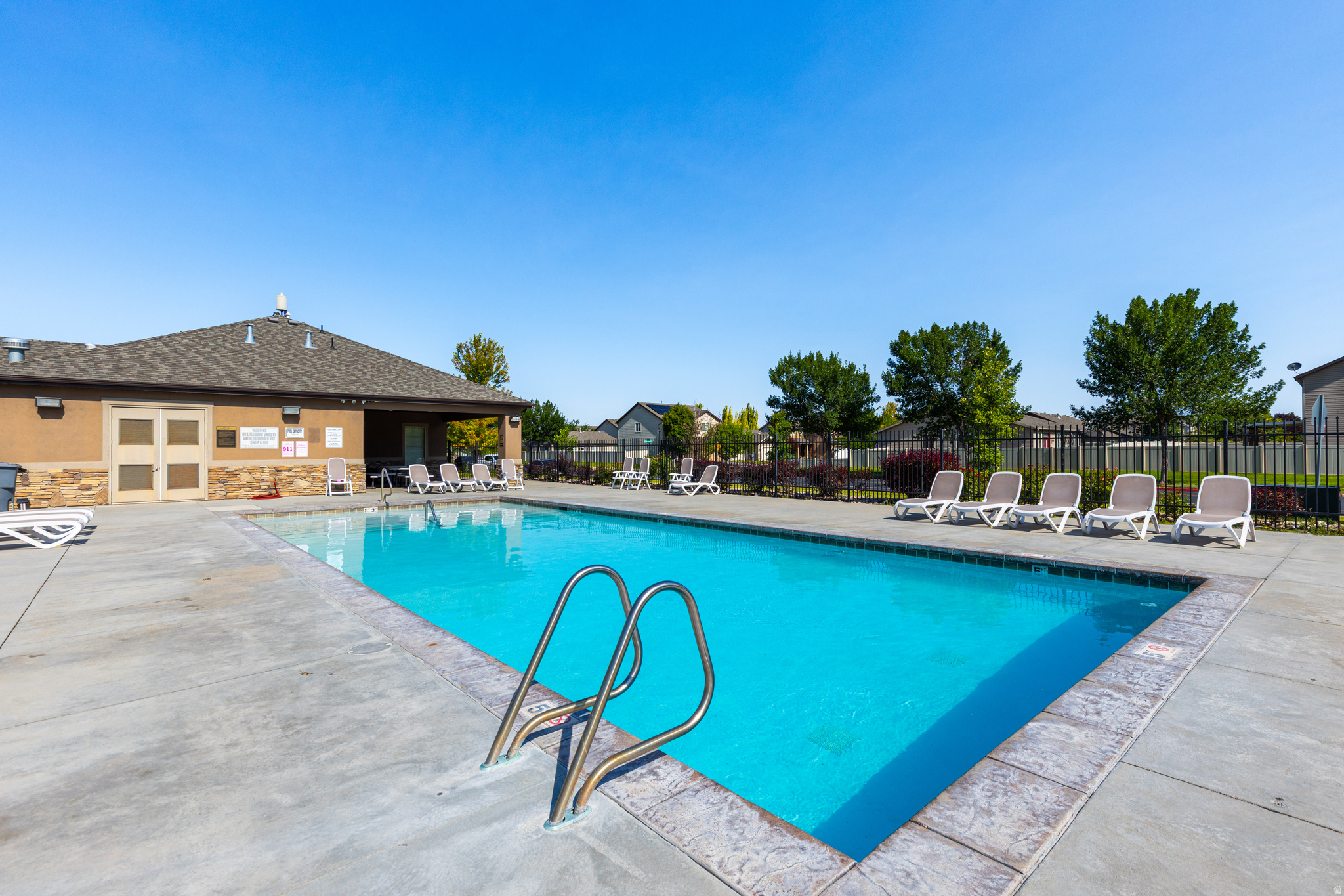 main property photo 24