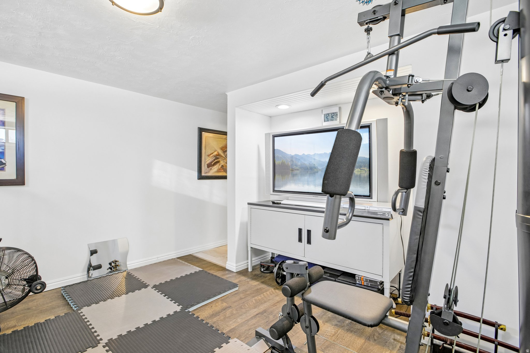main property photo 28