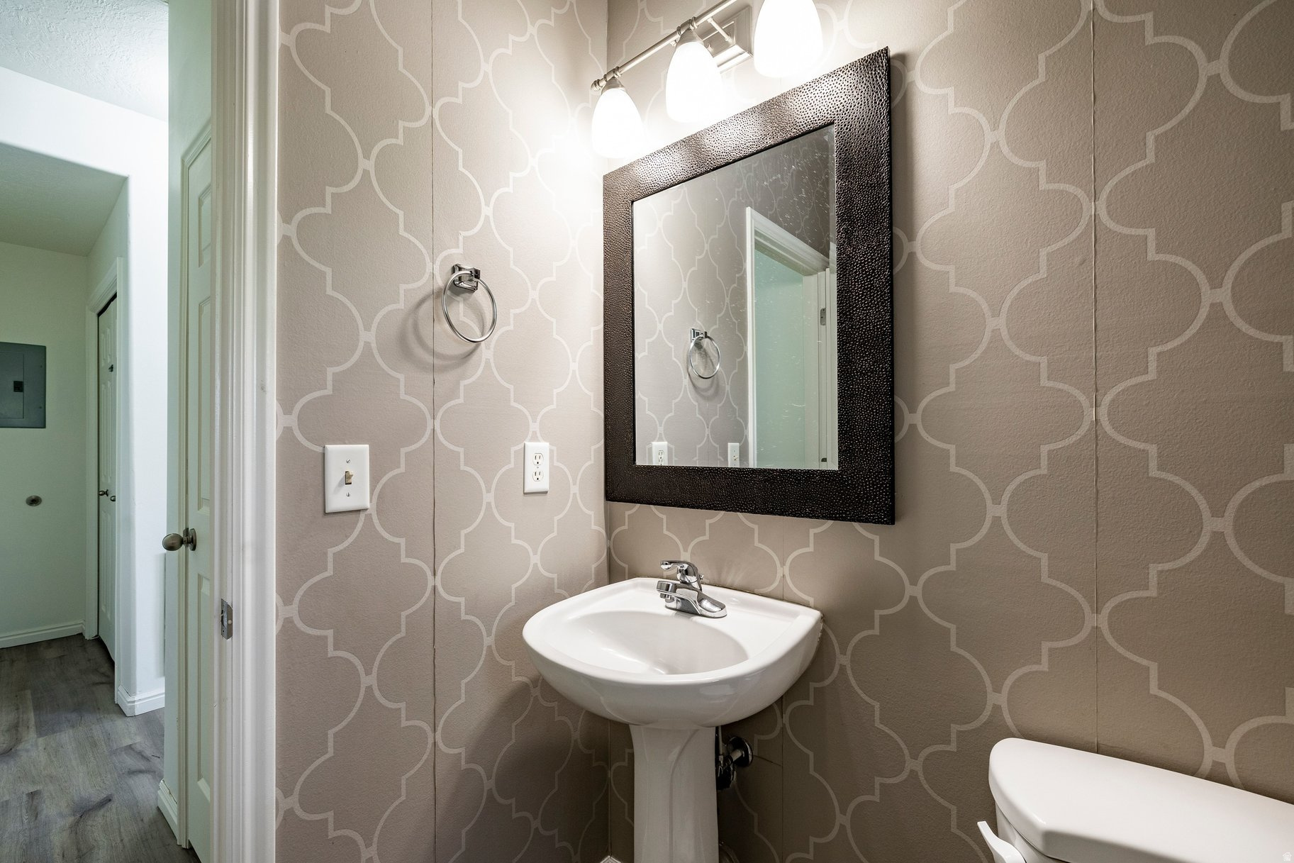 main property photo 8