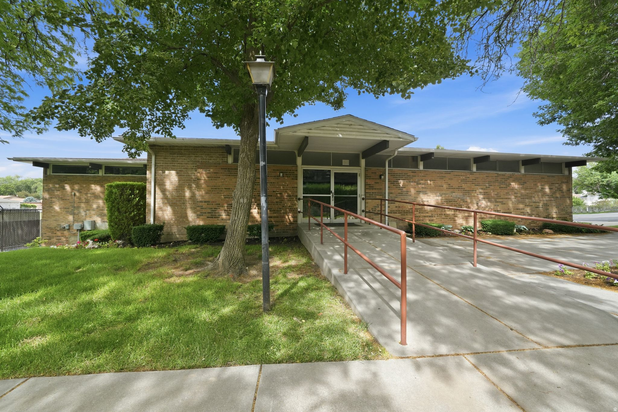 main property photo 28