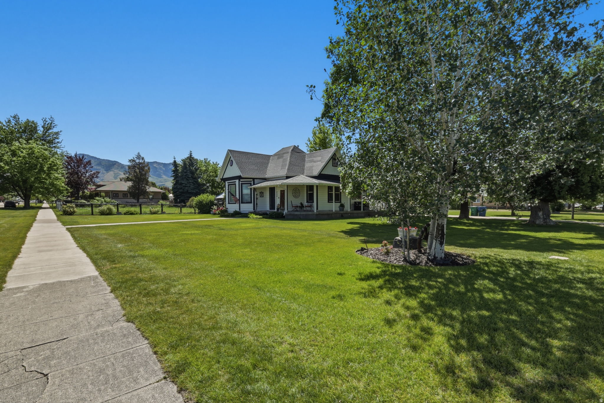 main property photo 40