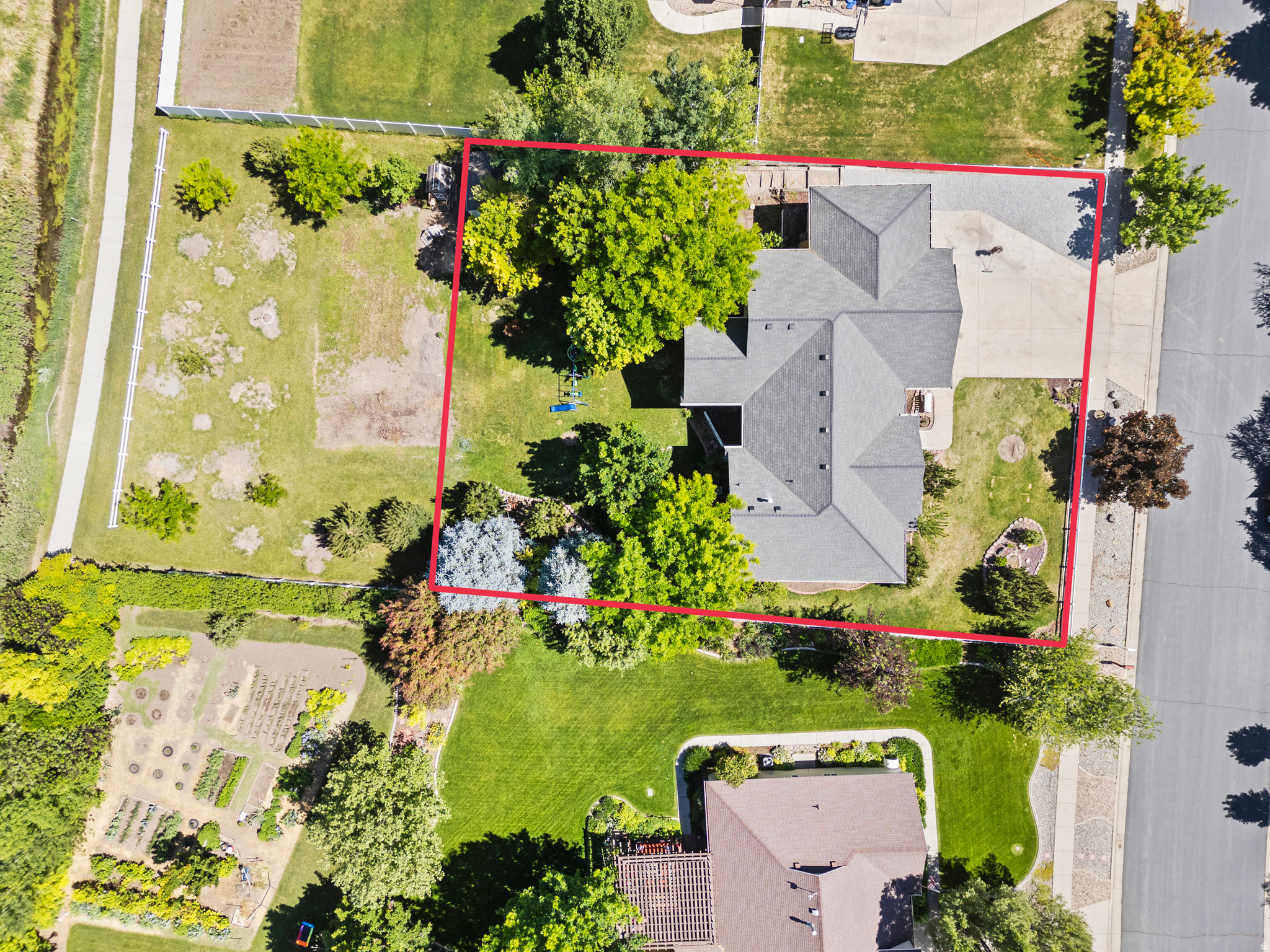 main property photo 29