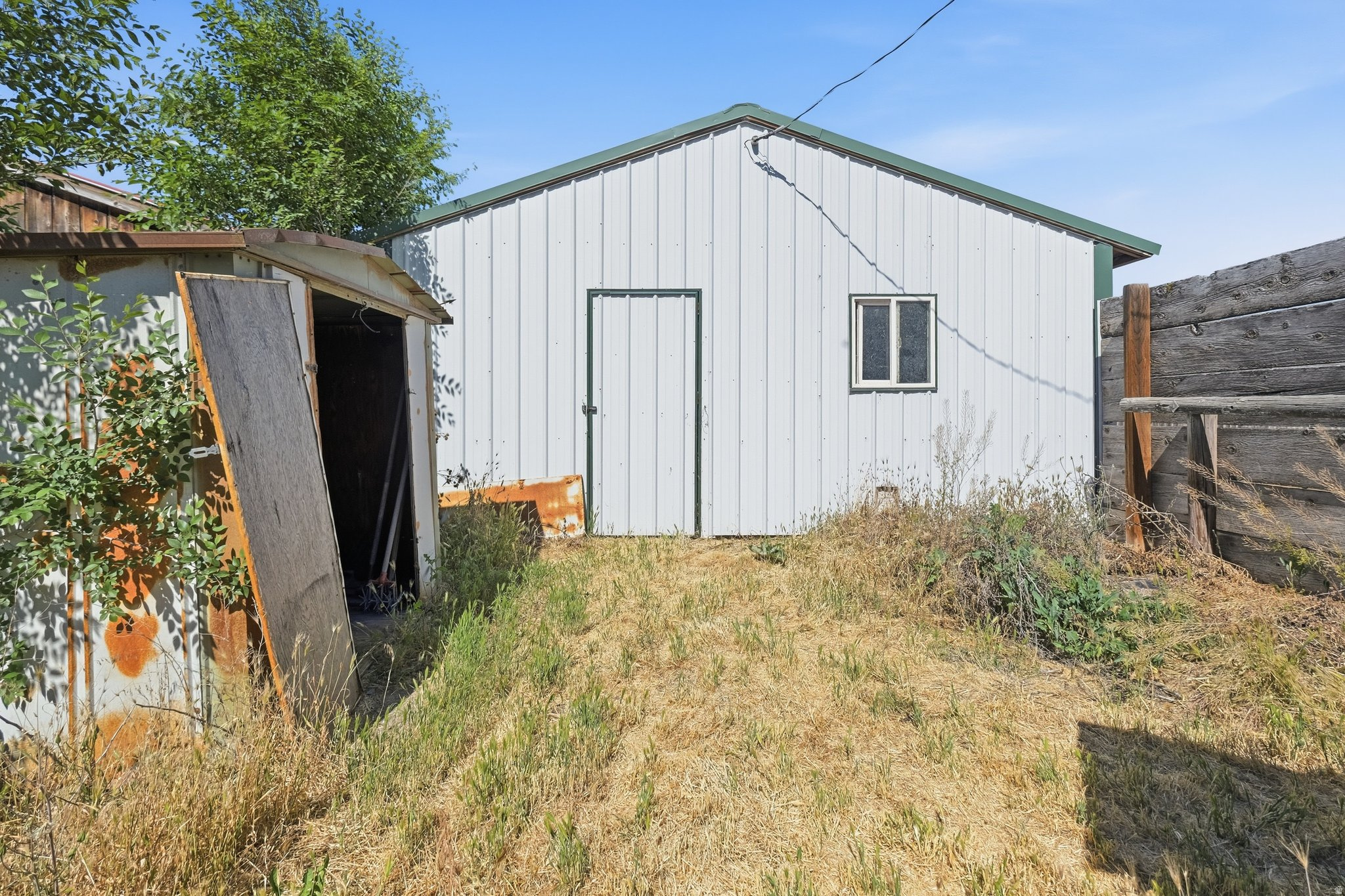 main property photo 32