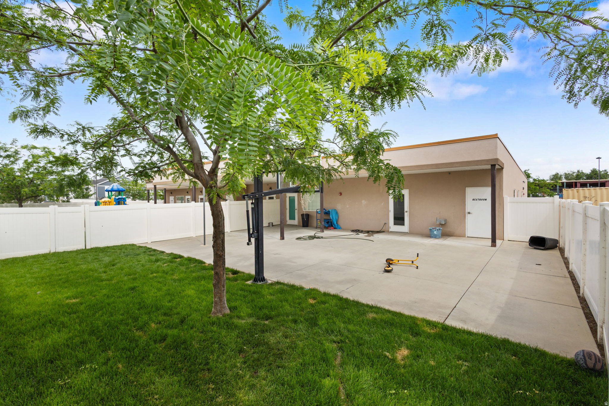 main property photo 30