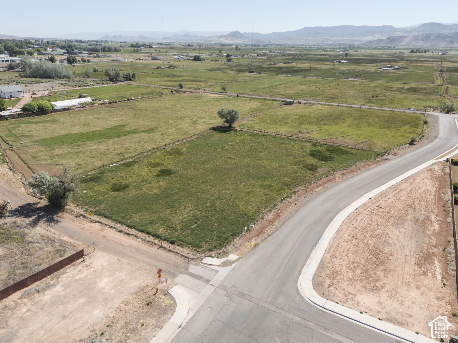 main property photo 6