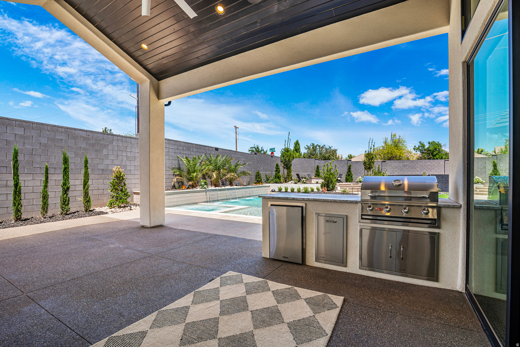 main property photo 50