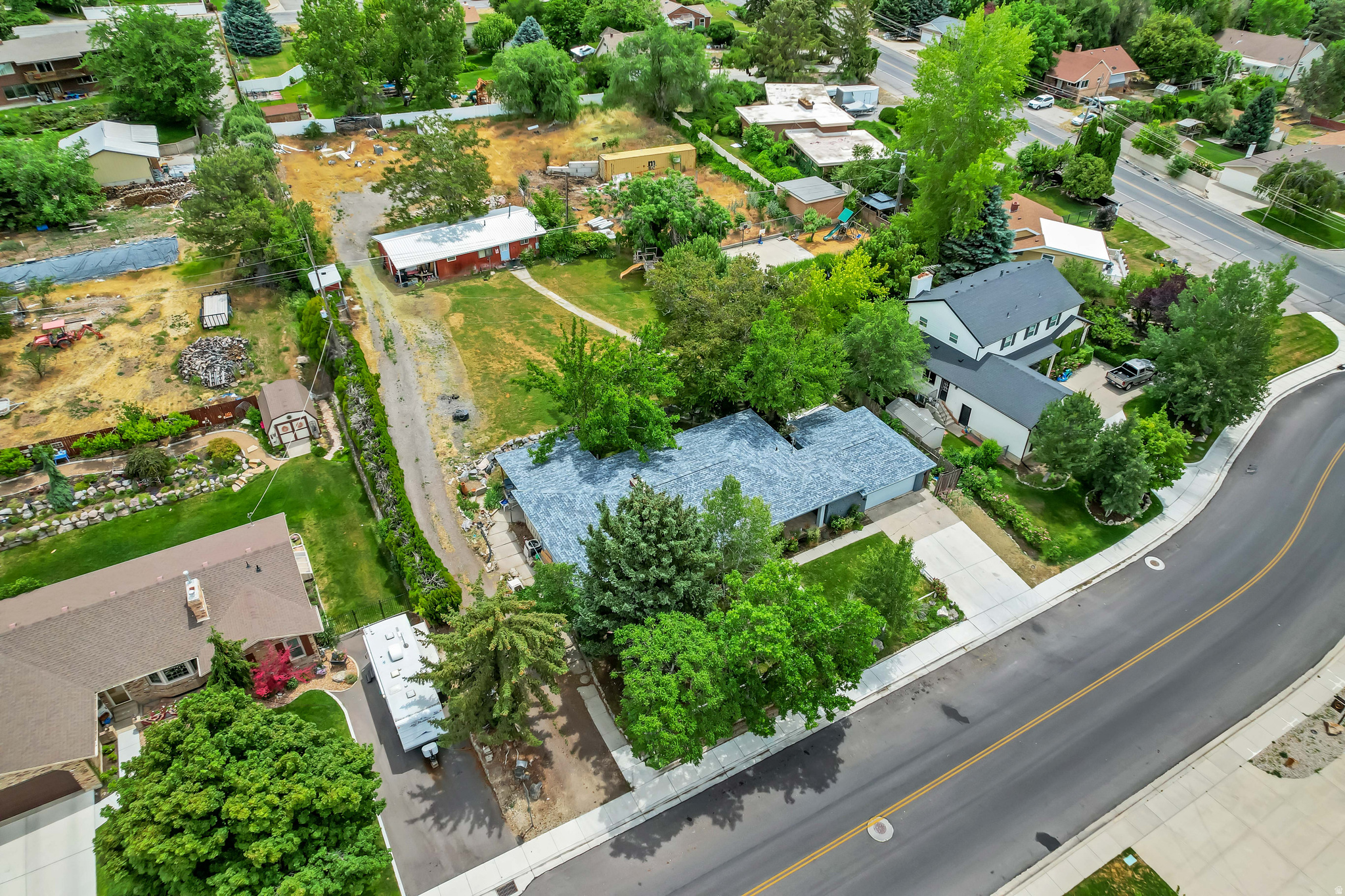 main property photo 32