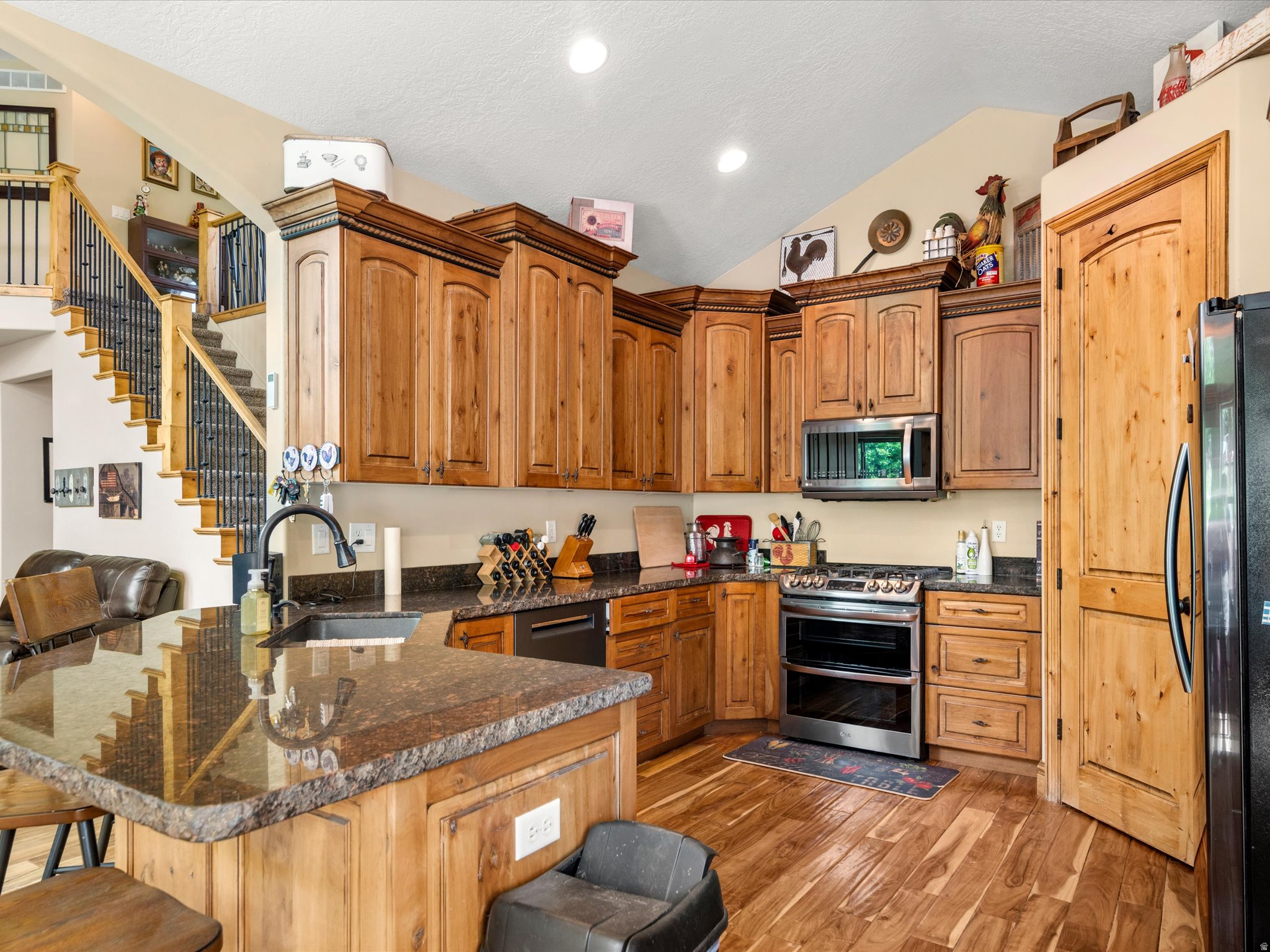 main property photo 8