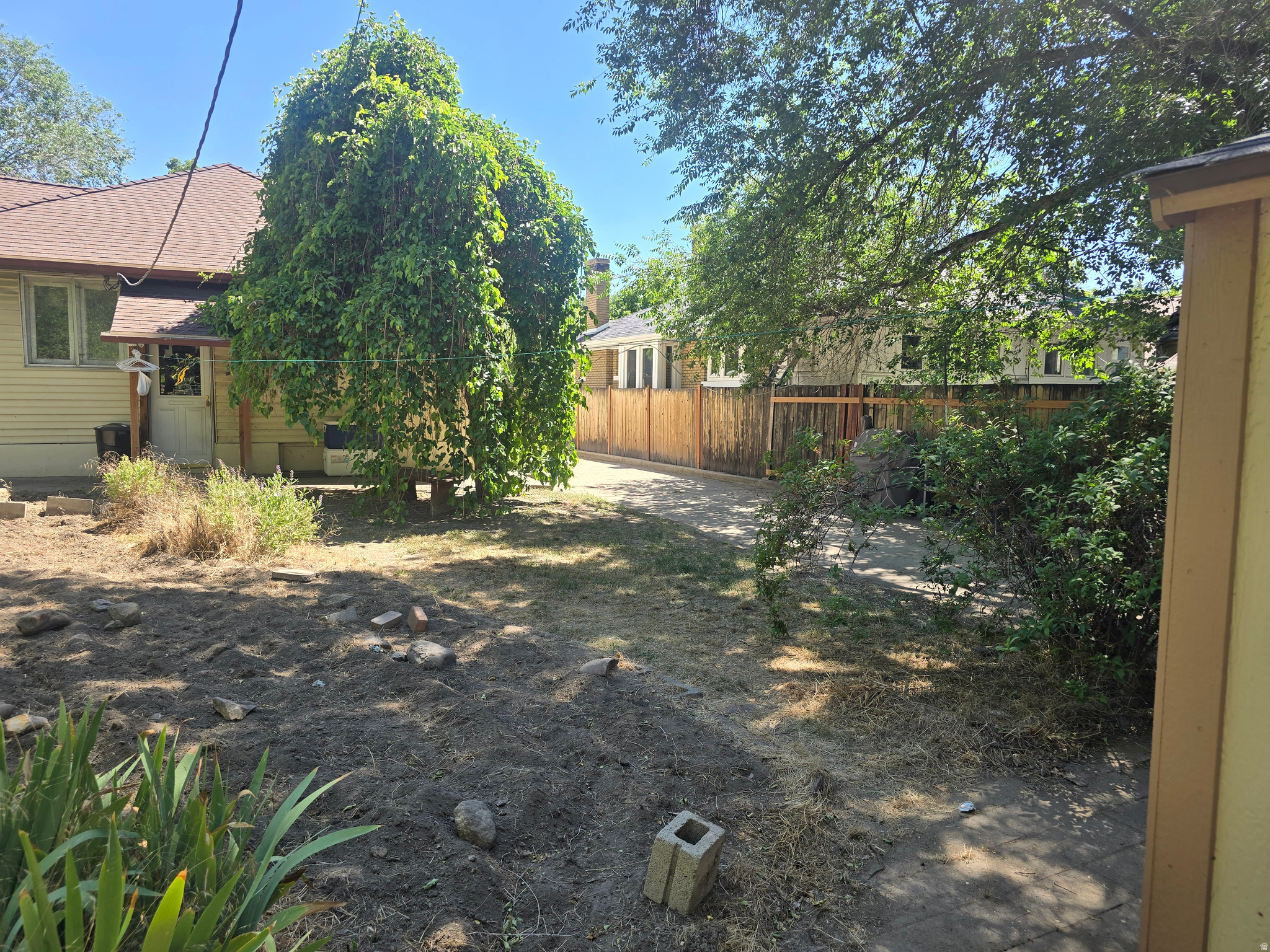 main property photo 25