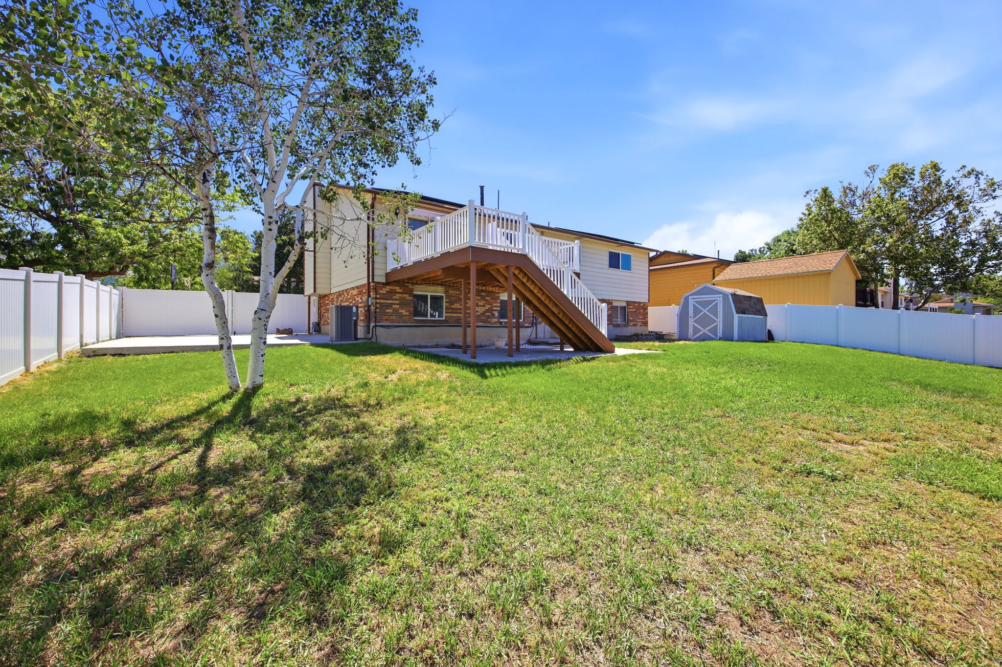 main property photo 23