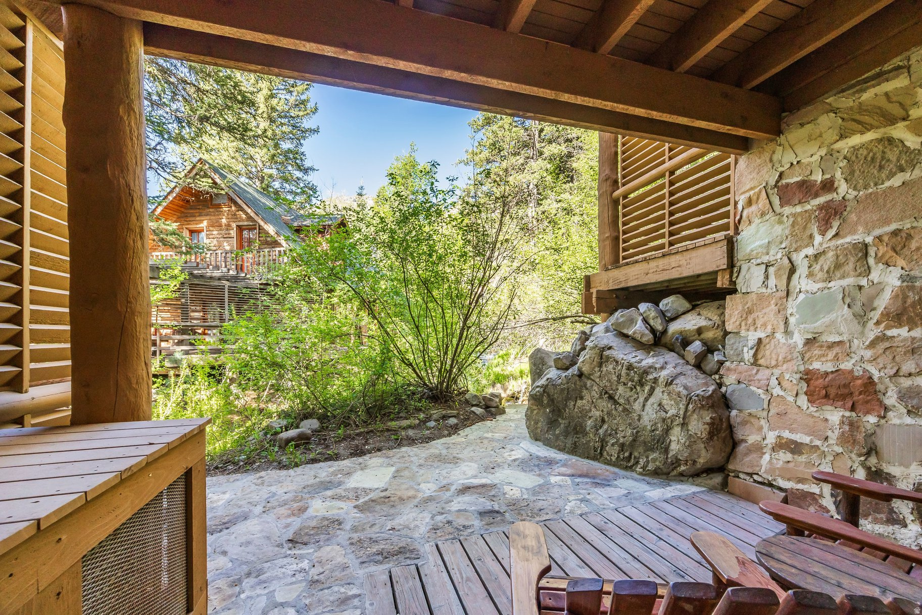 main property photo 40
