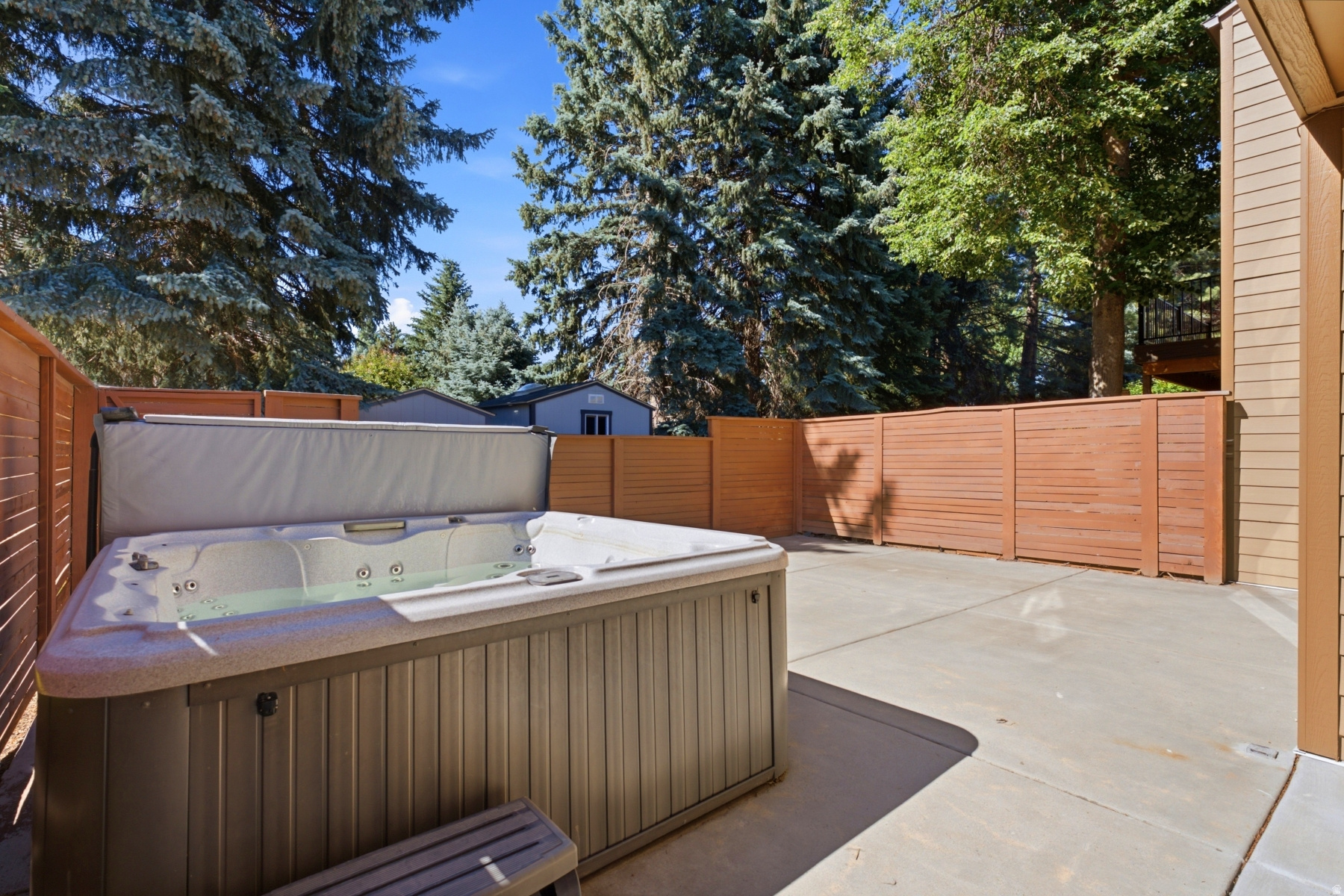main property photo 20