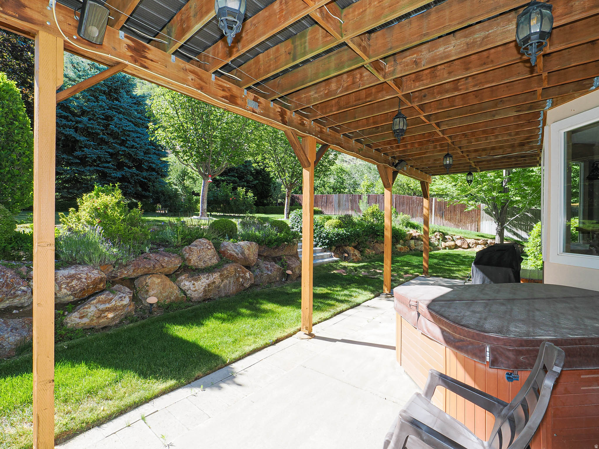 main property photo 10