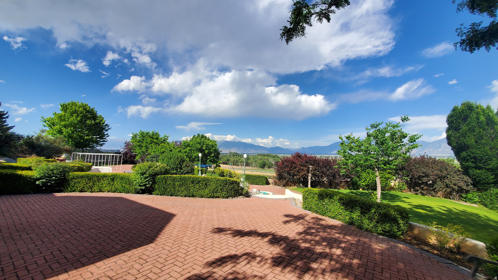 main property photo 11