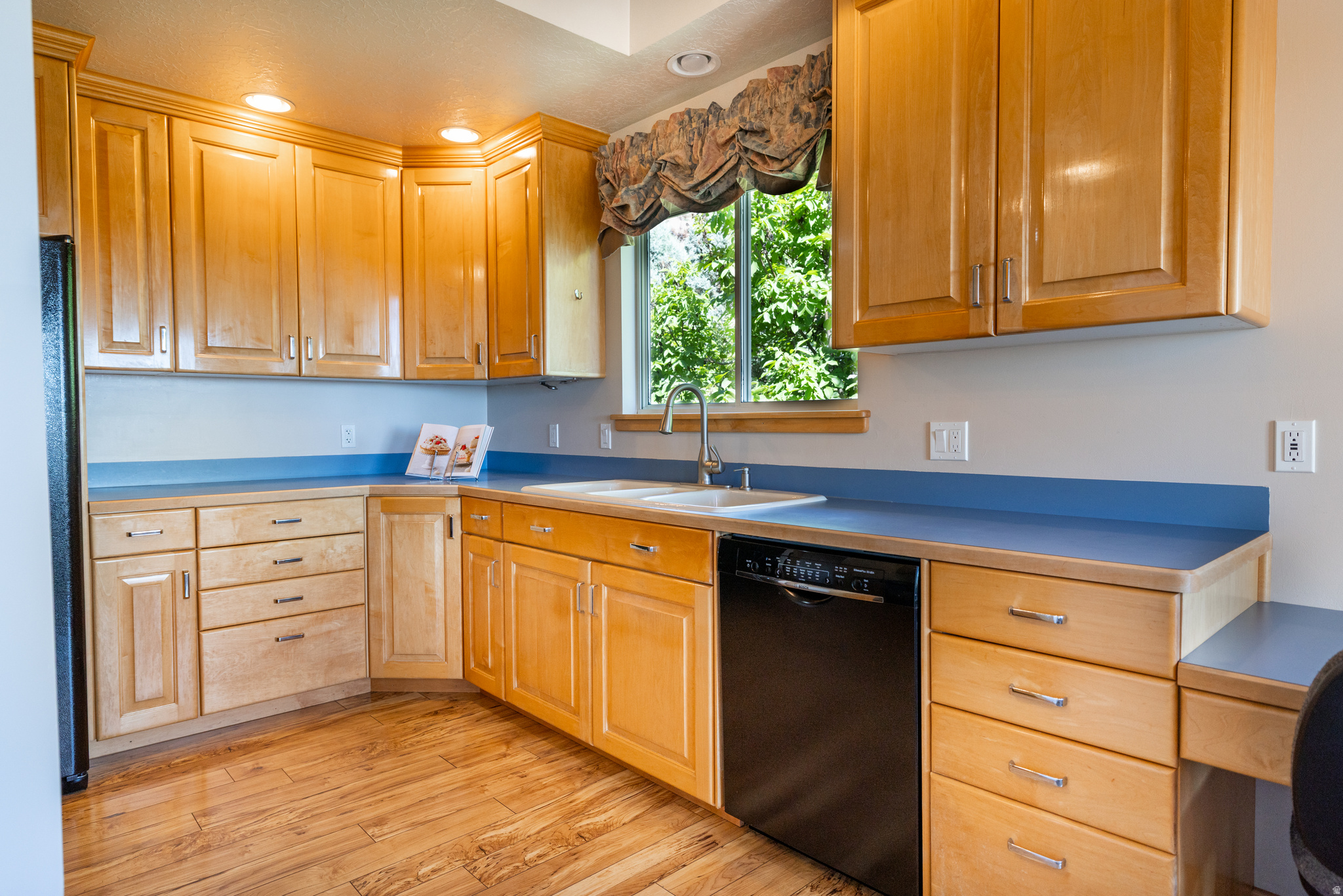 main property photo 11