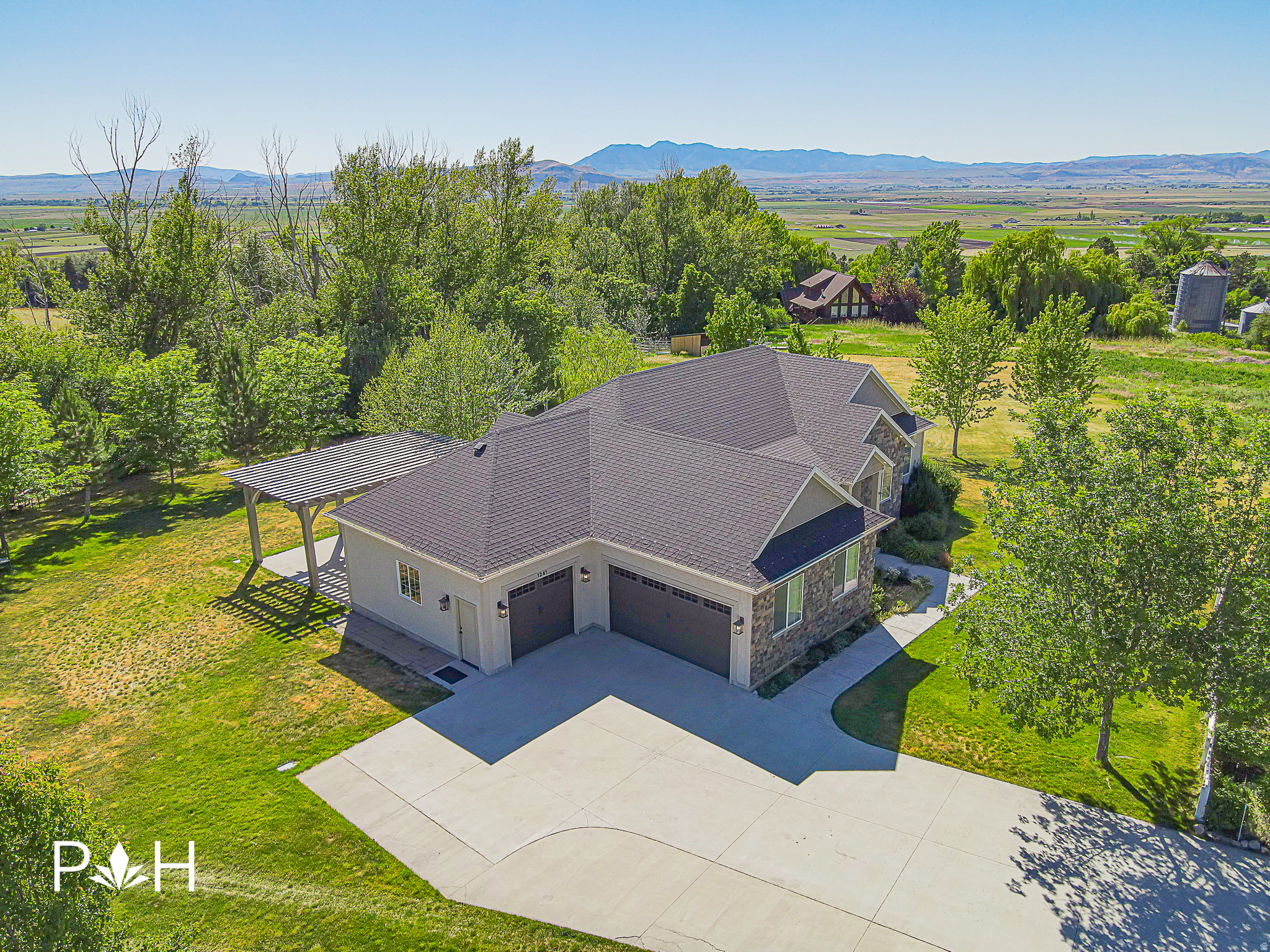 main property photo 50