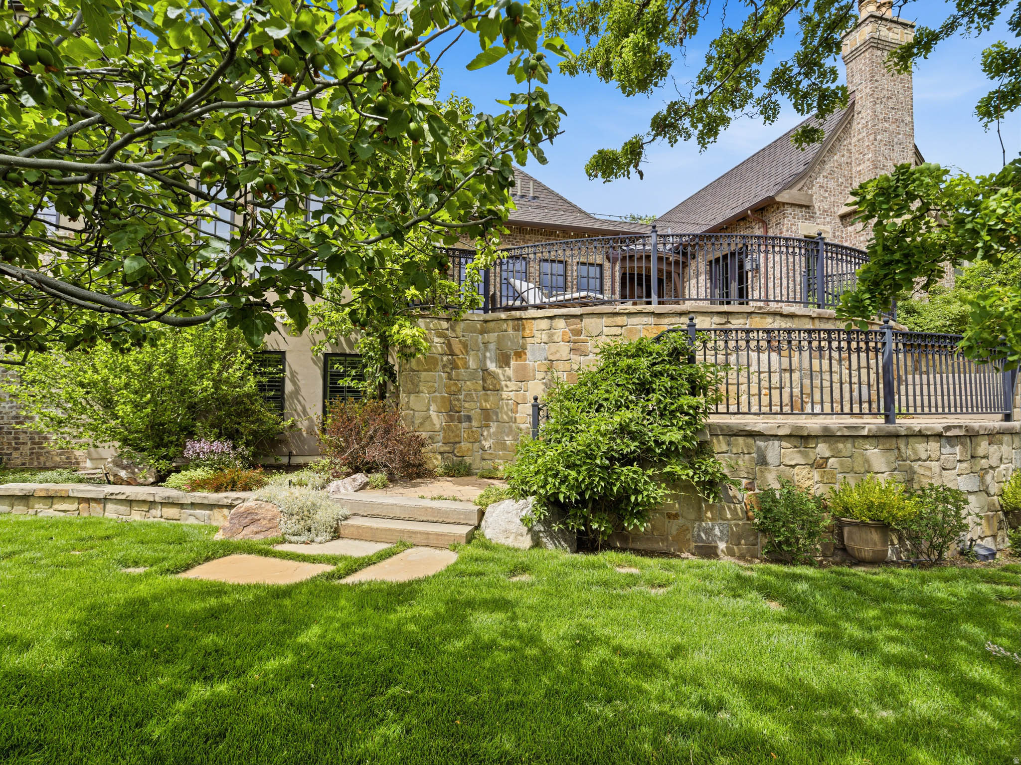 main property photo 19
