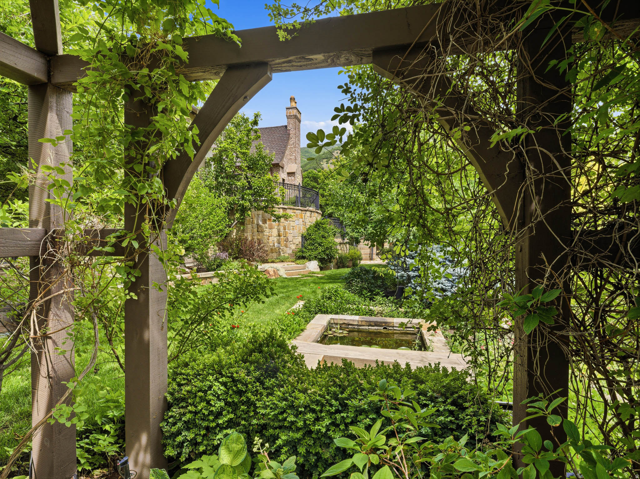 main property photo 28