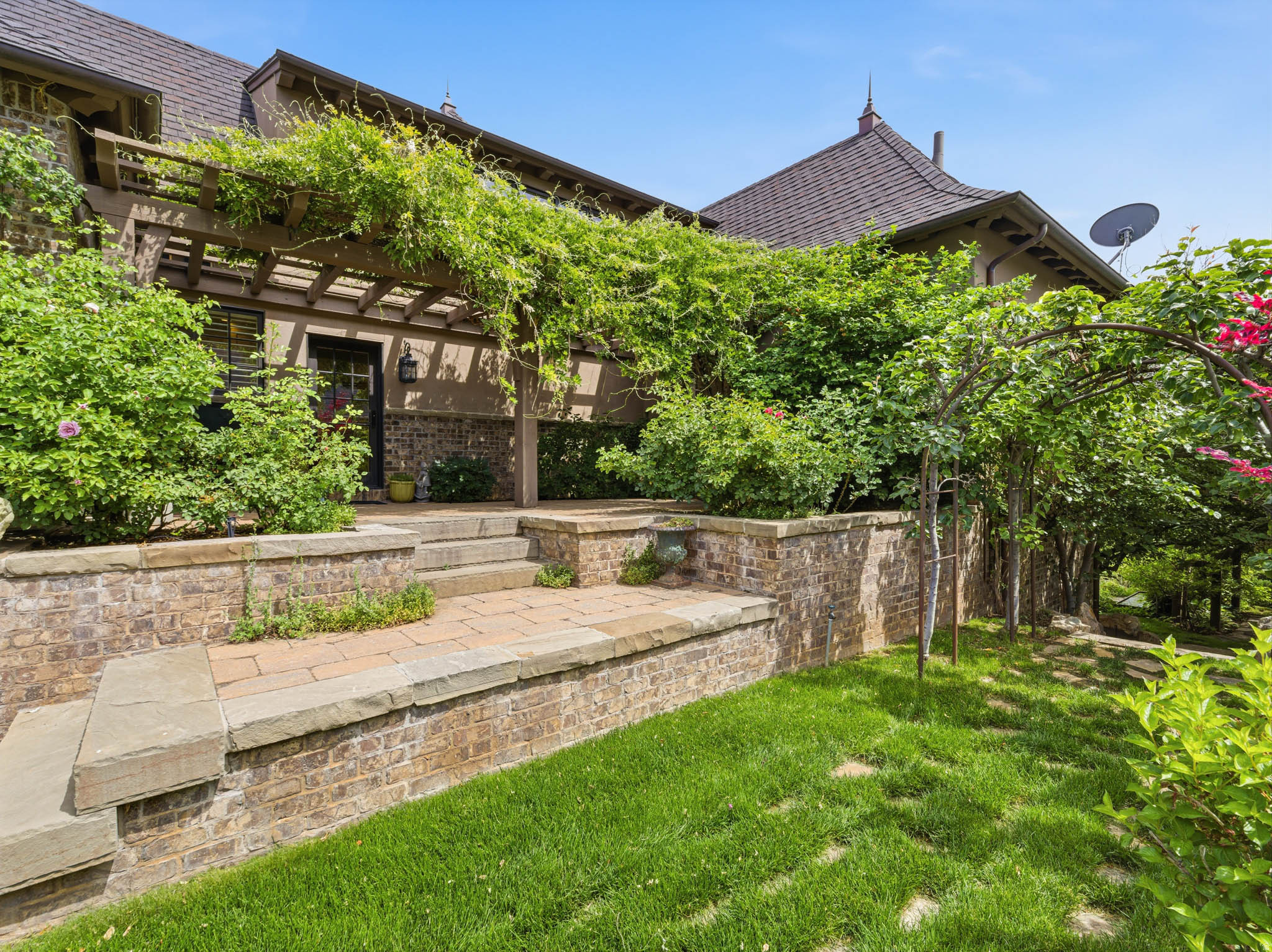 main property photo 31