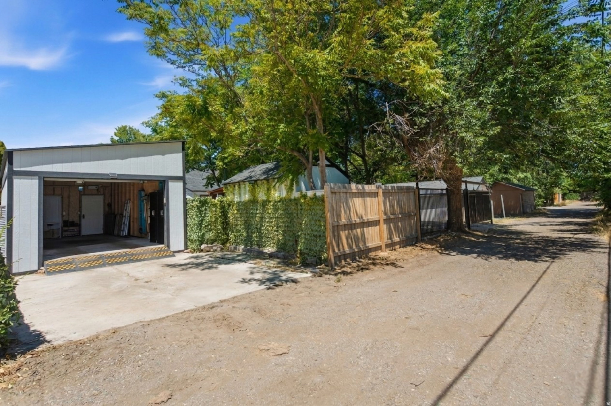 main property photo 30