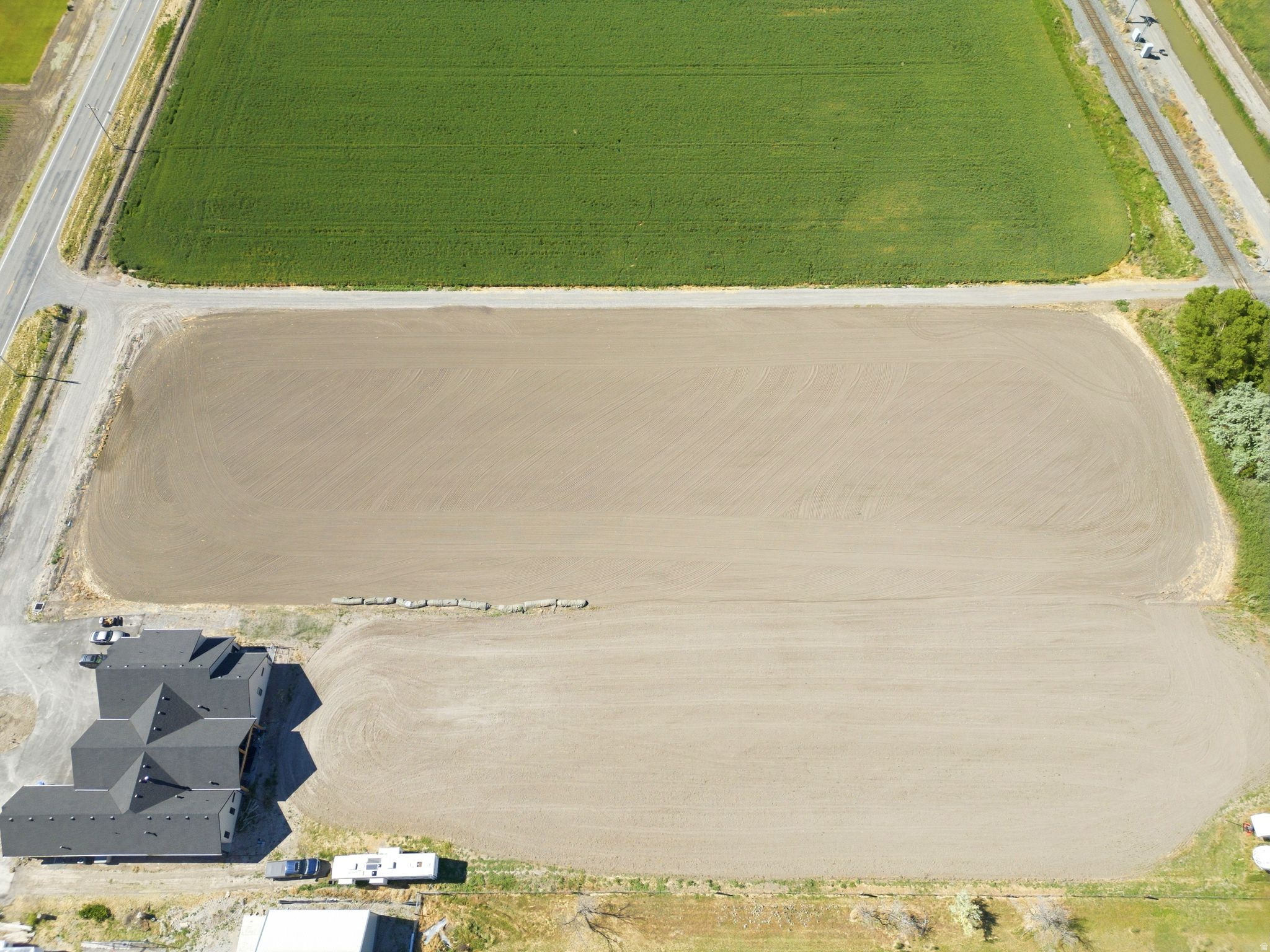 main property photo 16