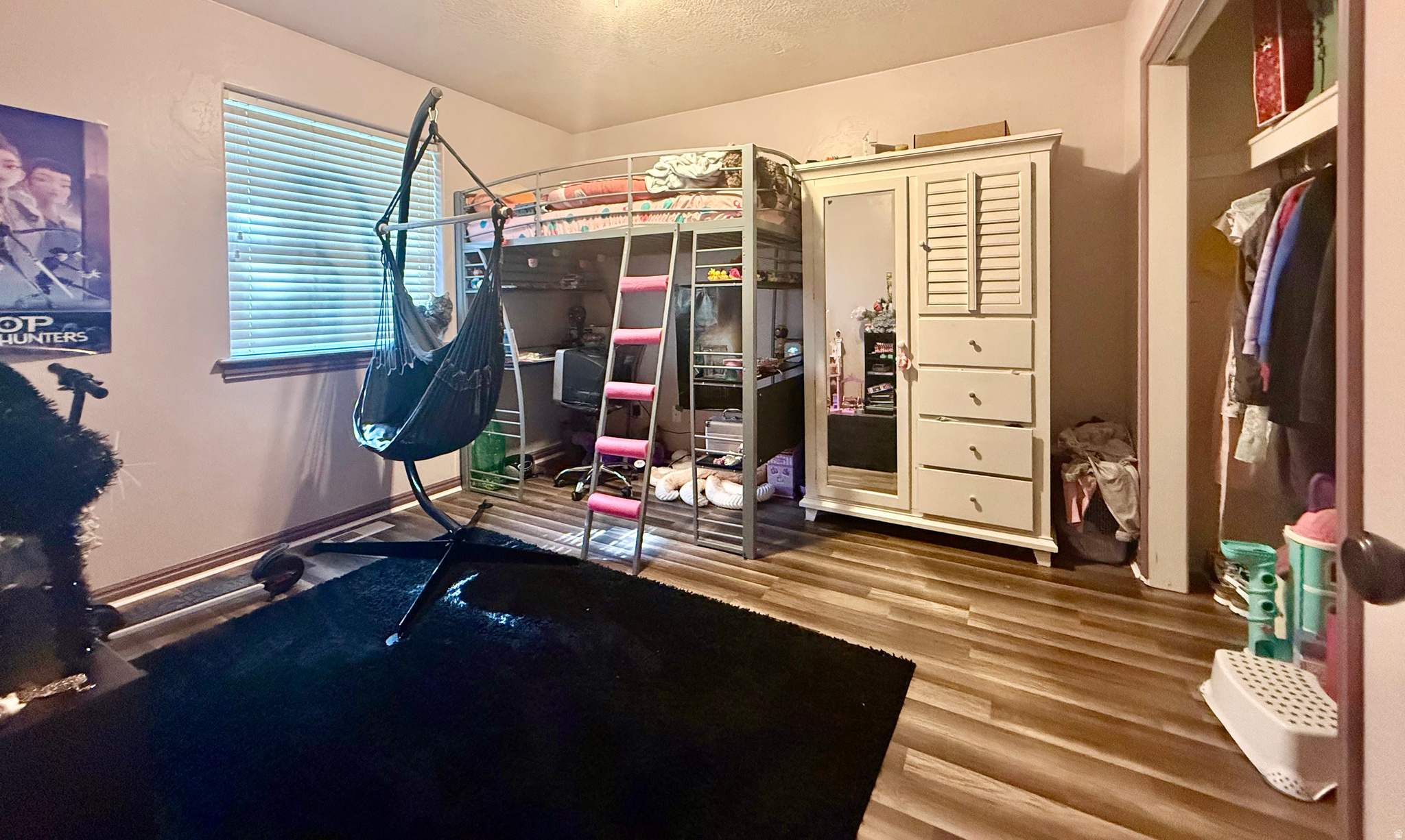 main property photo 16