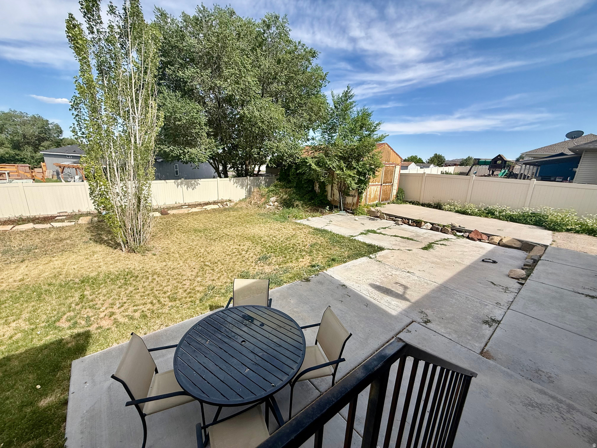 main property photo 30