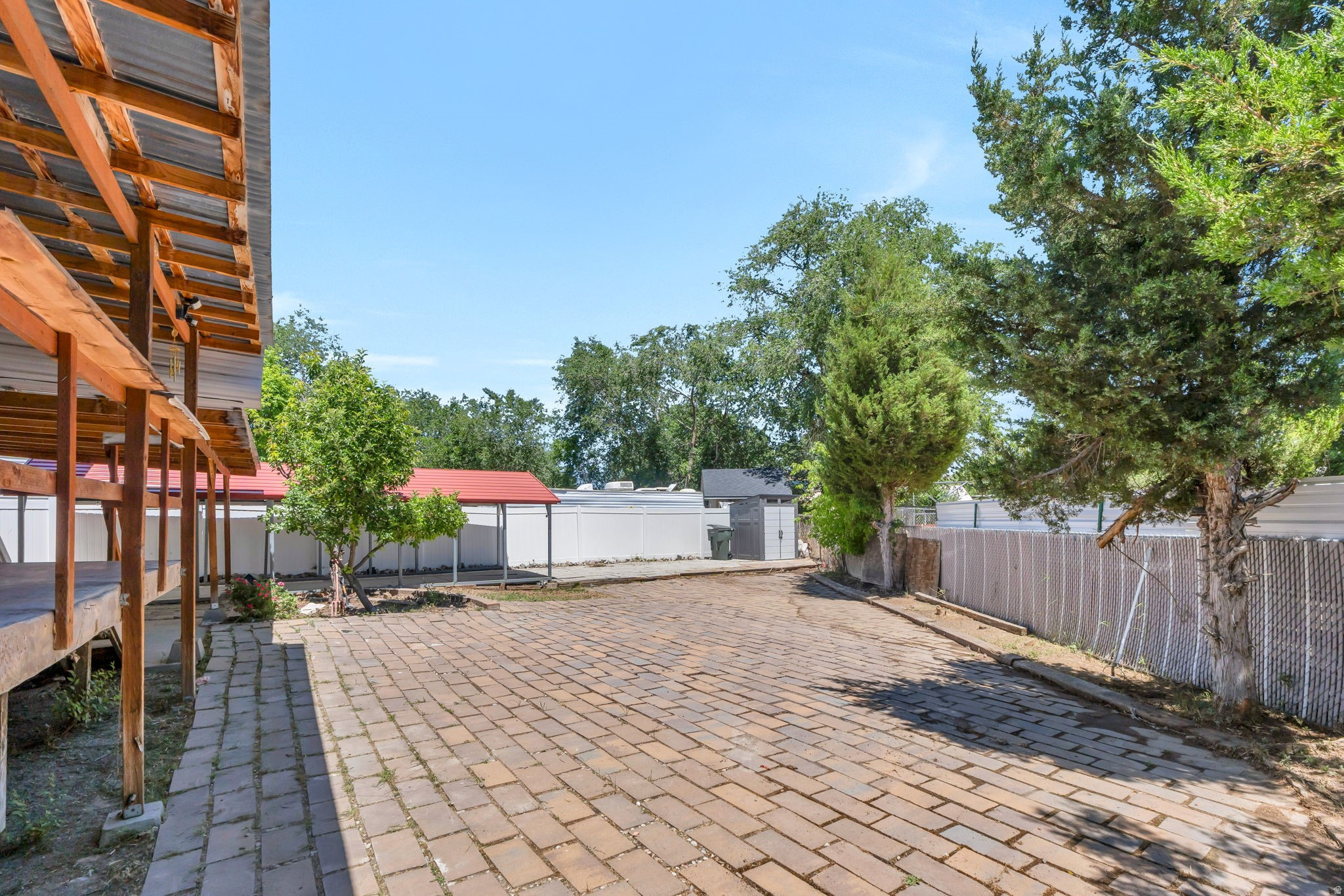 main property photo 25
