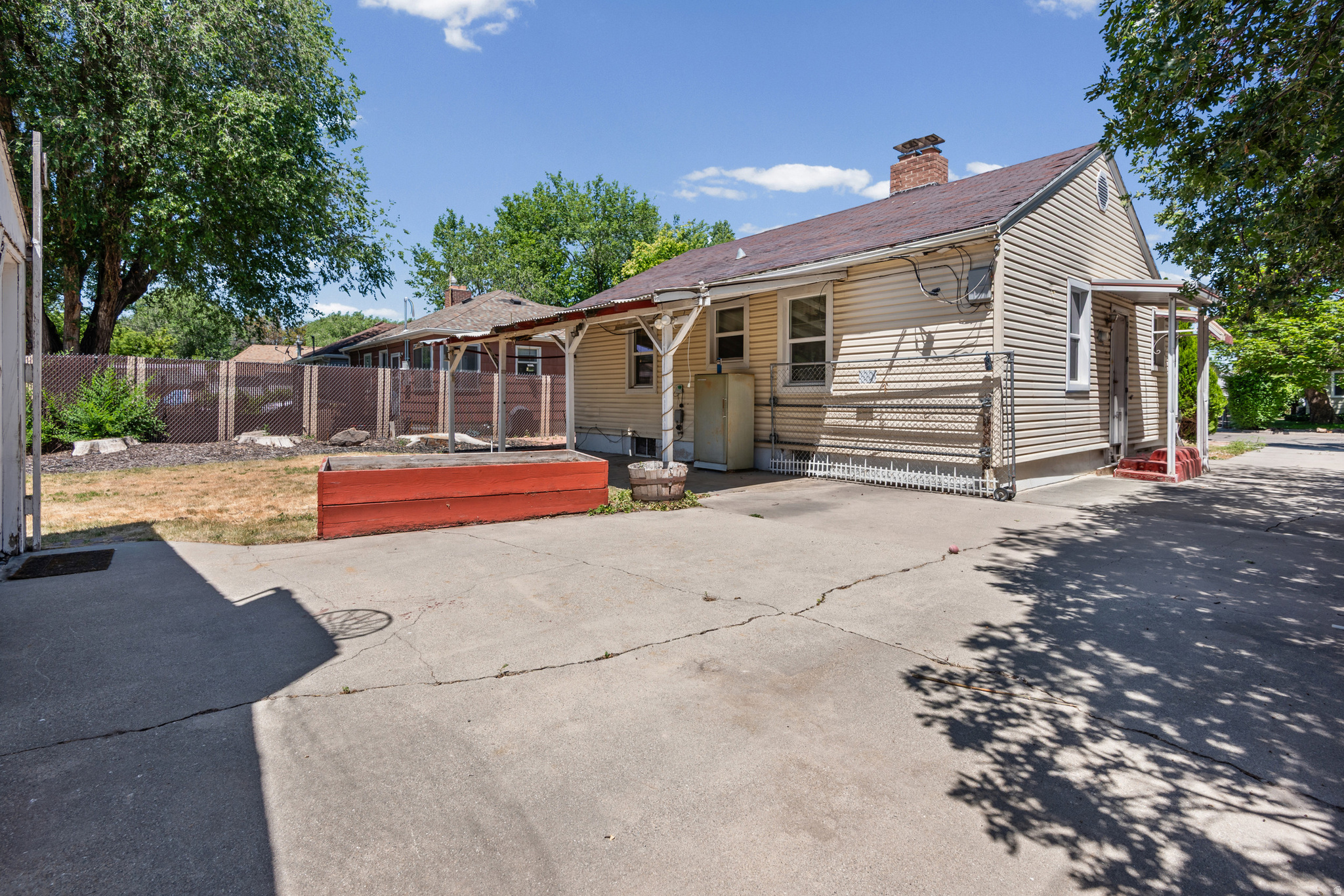 main property photo 16