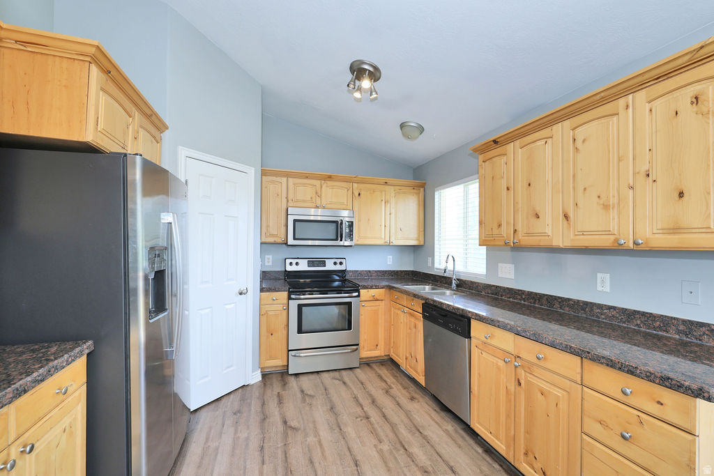 main property photo 8