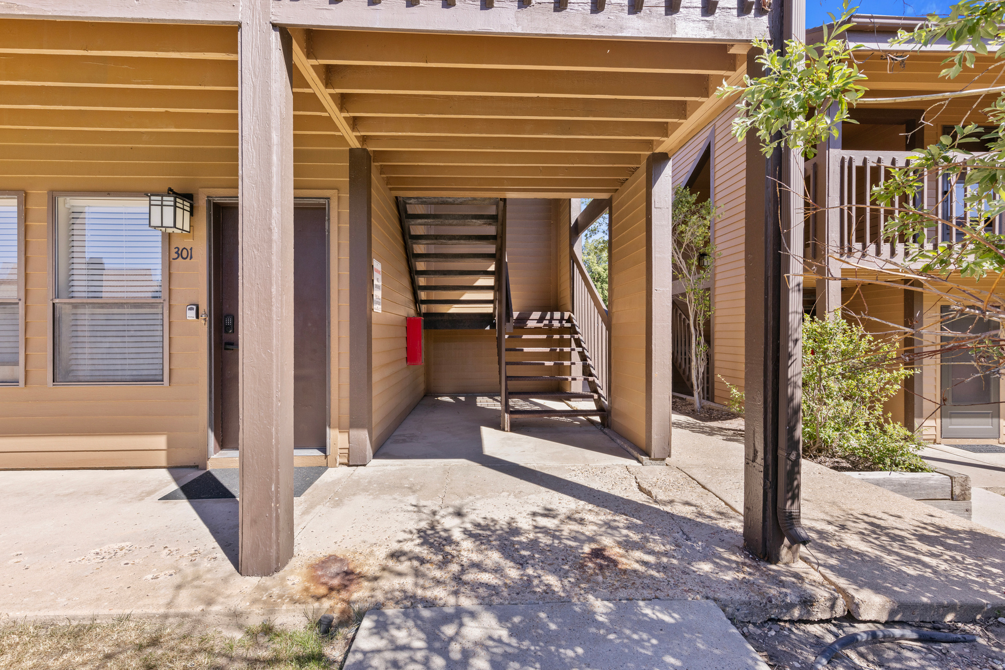 main property photo 29