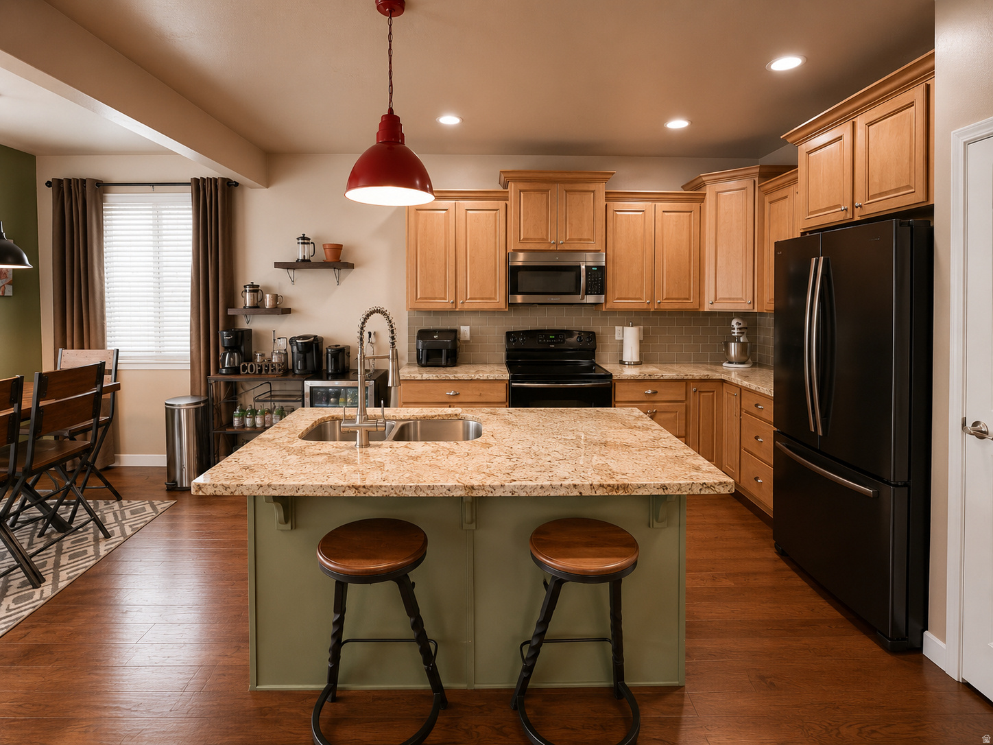 main property photo 4