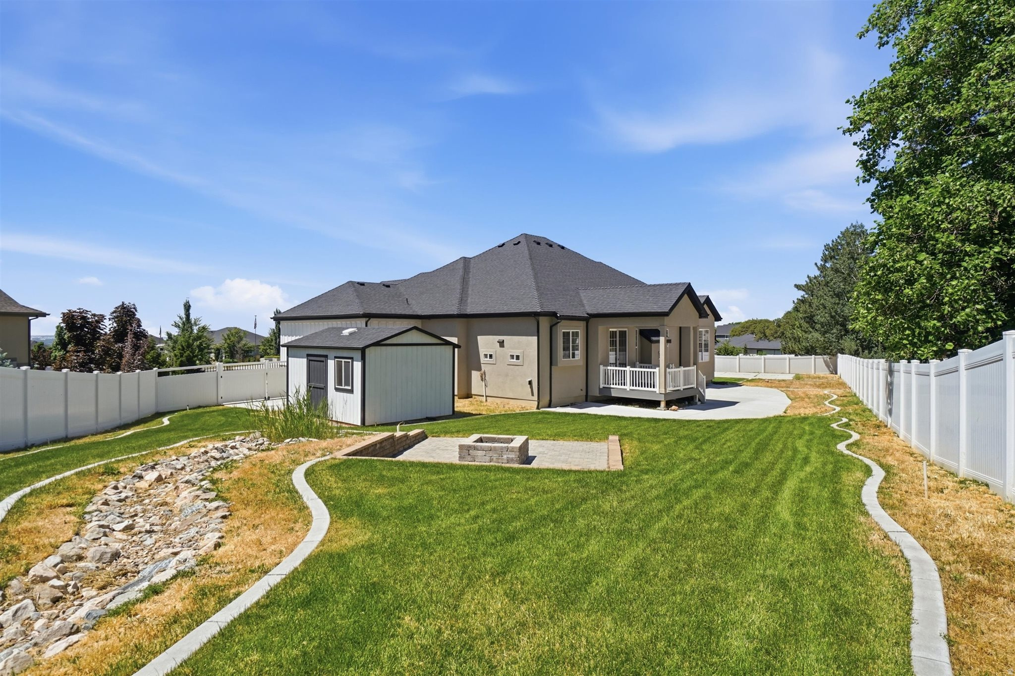 main property photo 40