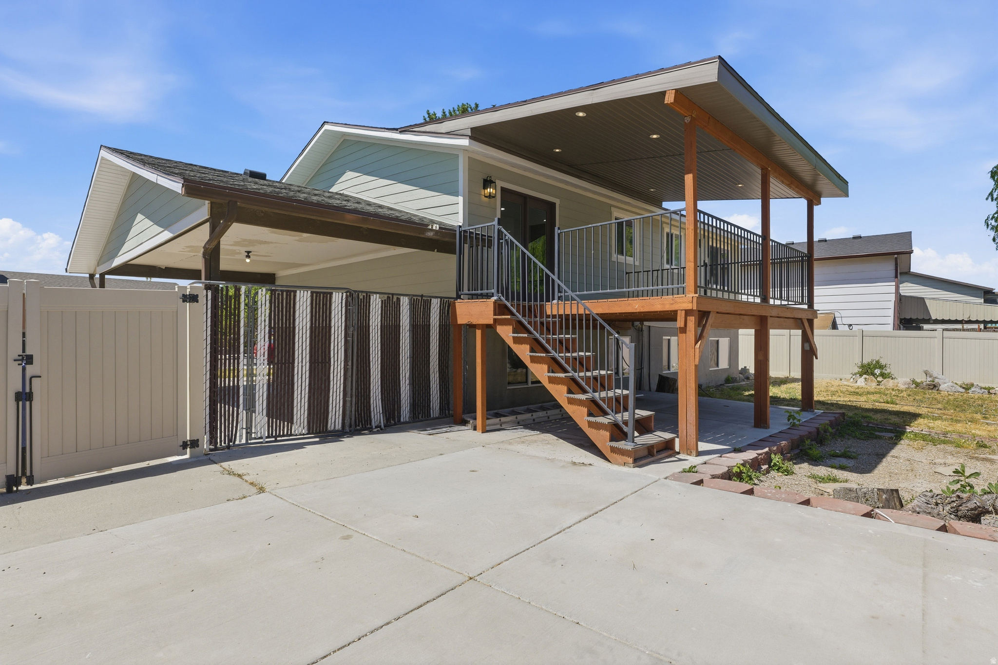 main property photo 23
