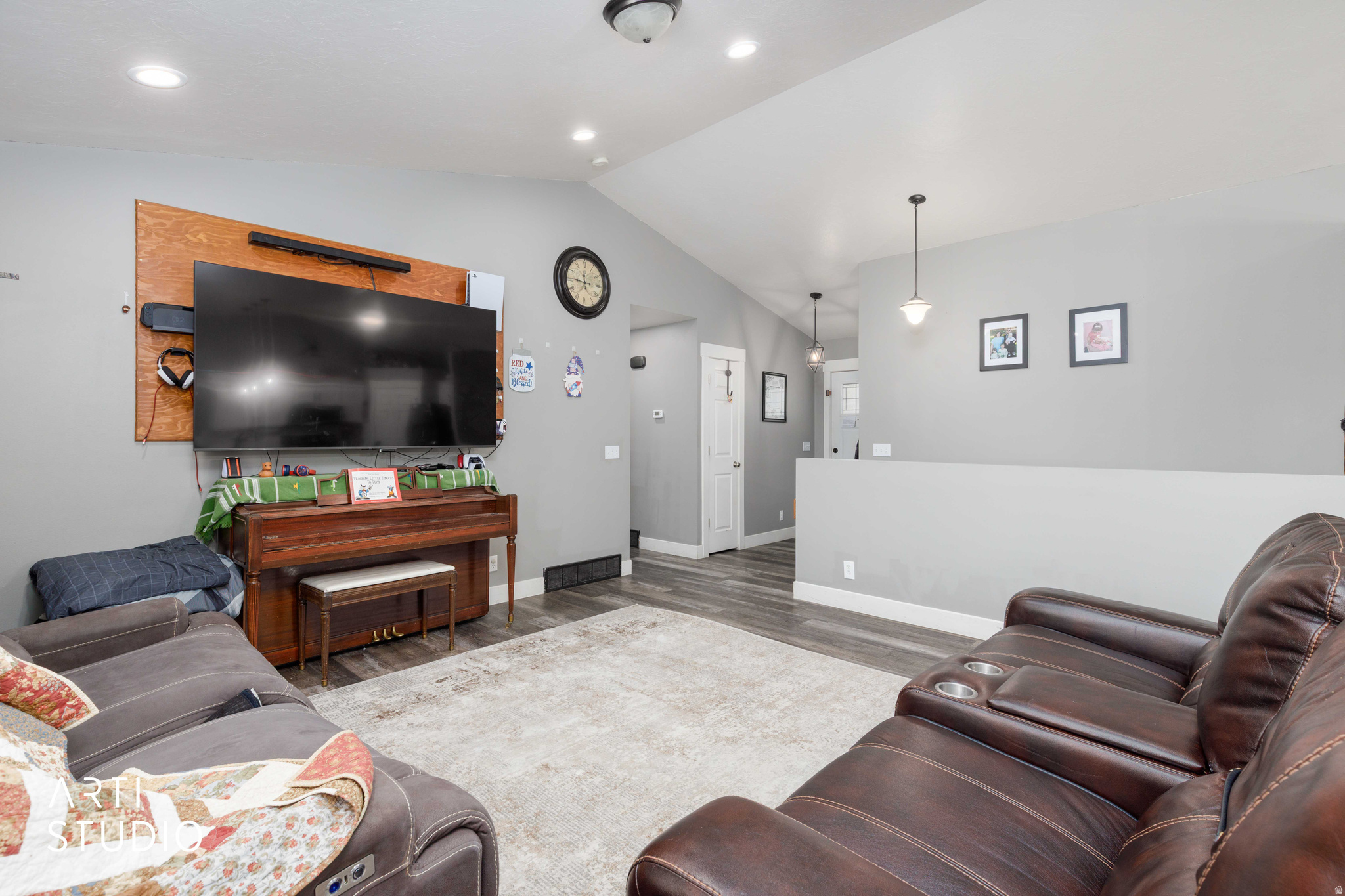 main property photo 8