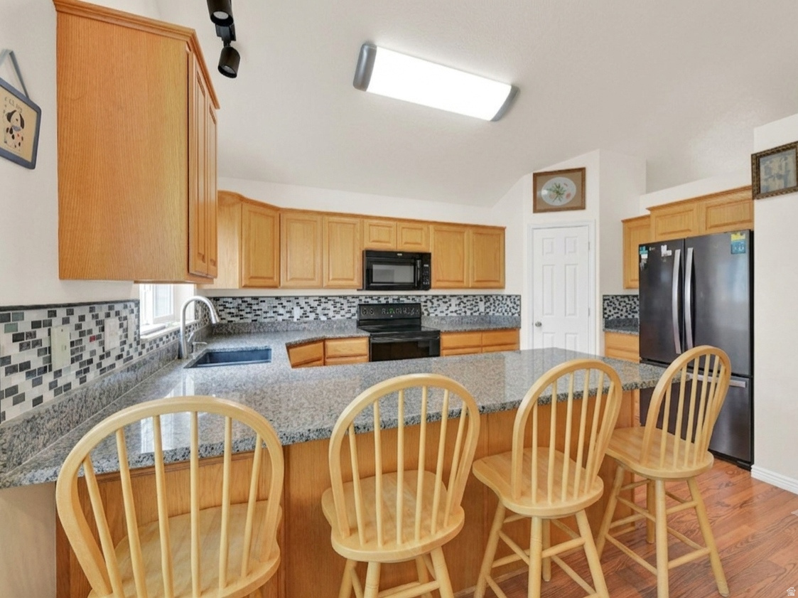 main property photo 9