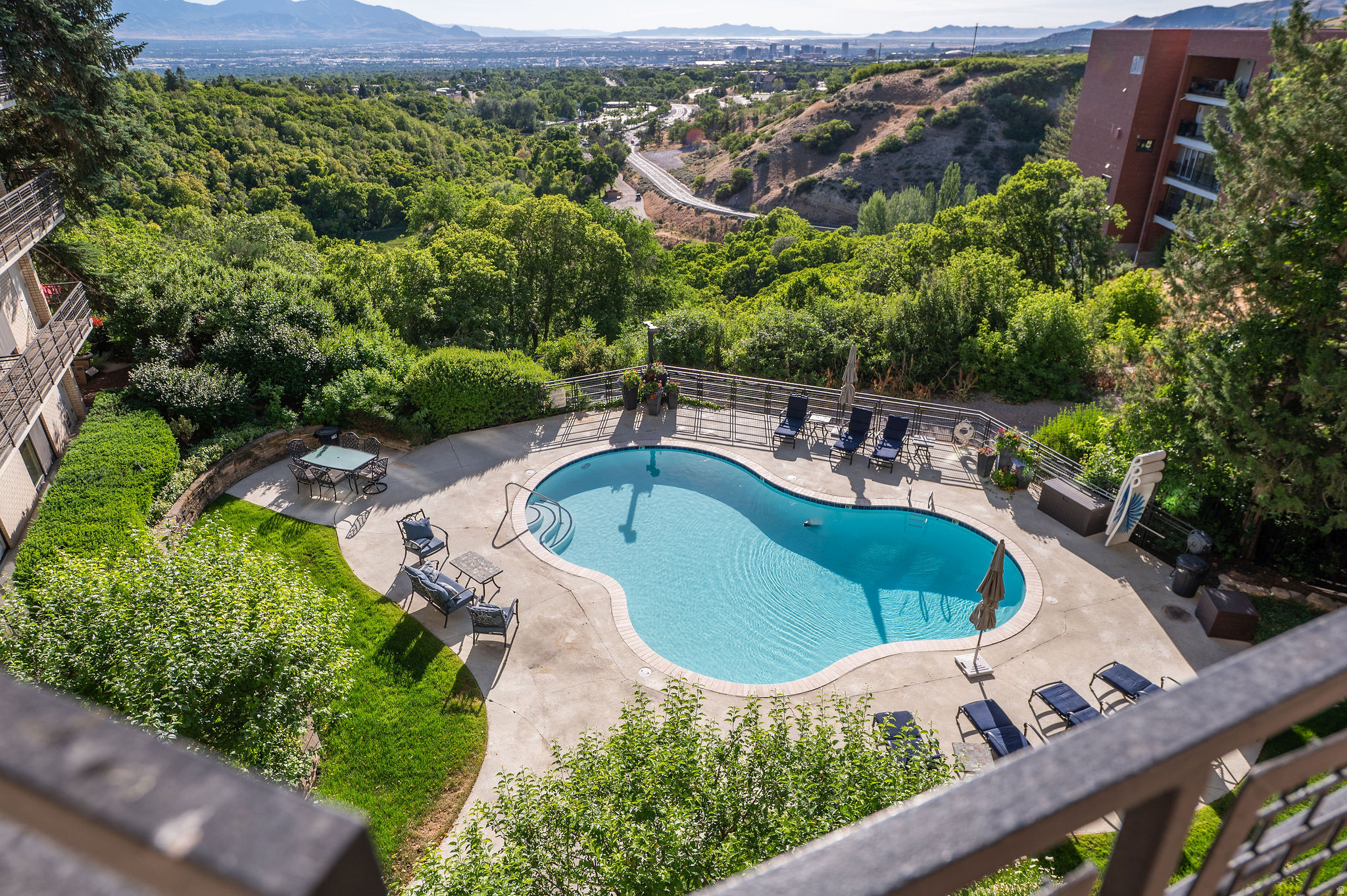 main property photo 90