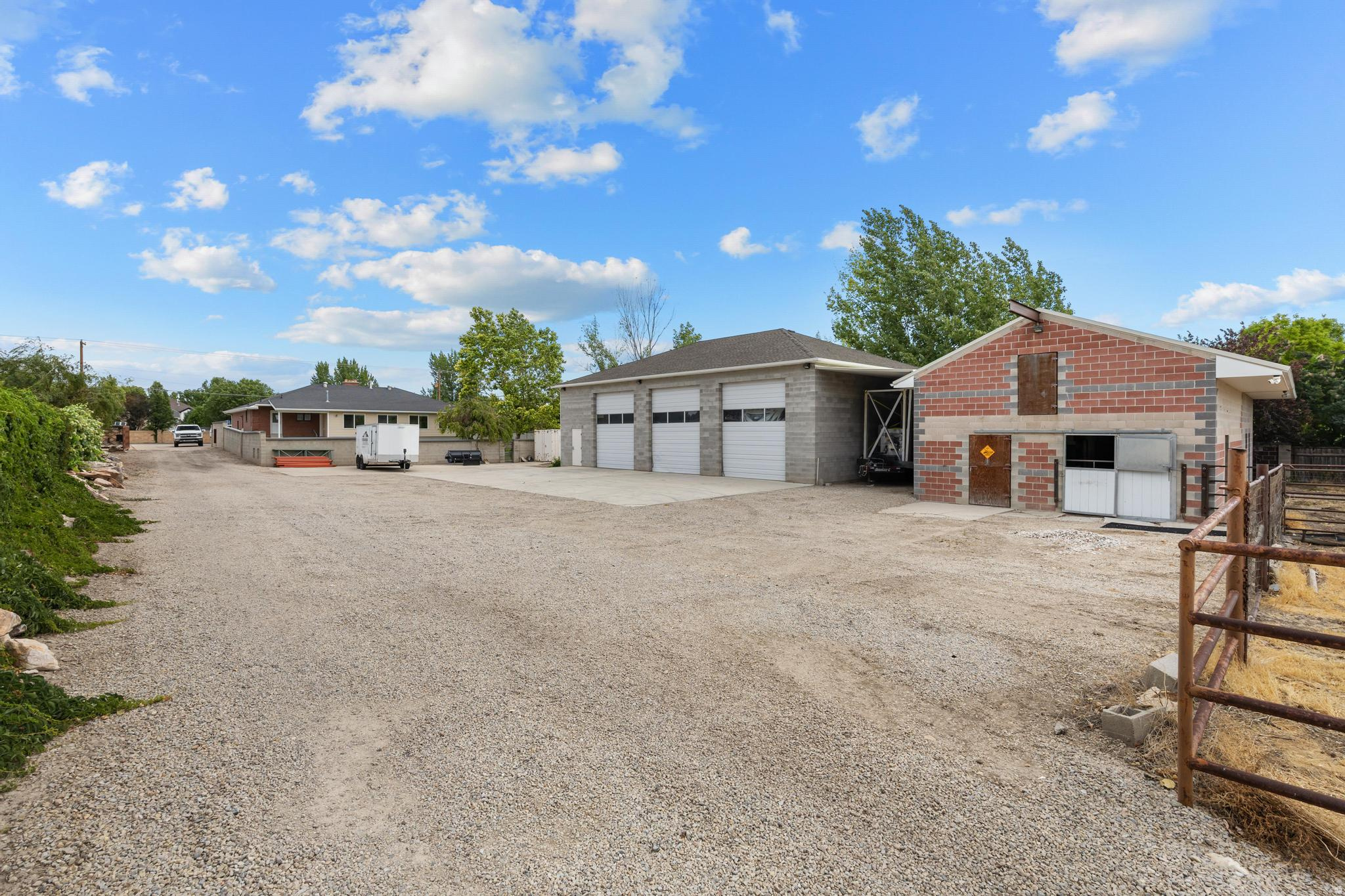main property photo 40