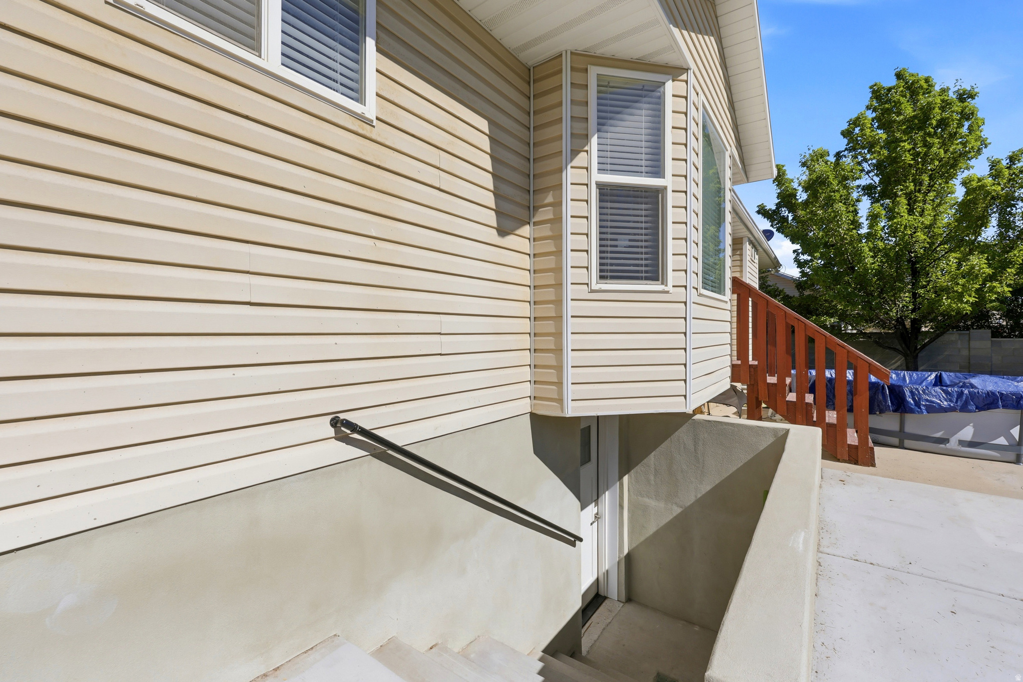 main property photo 31